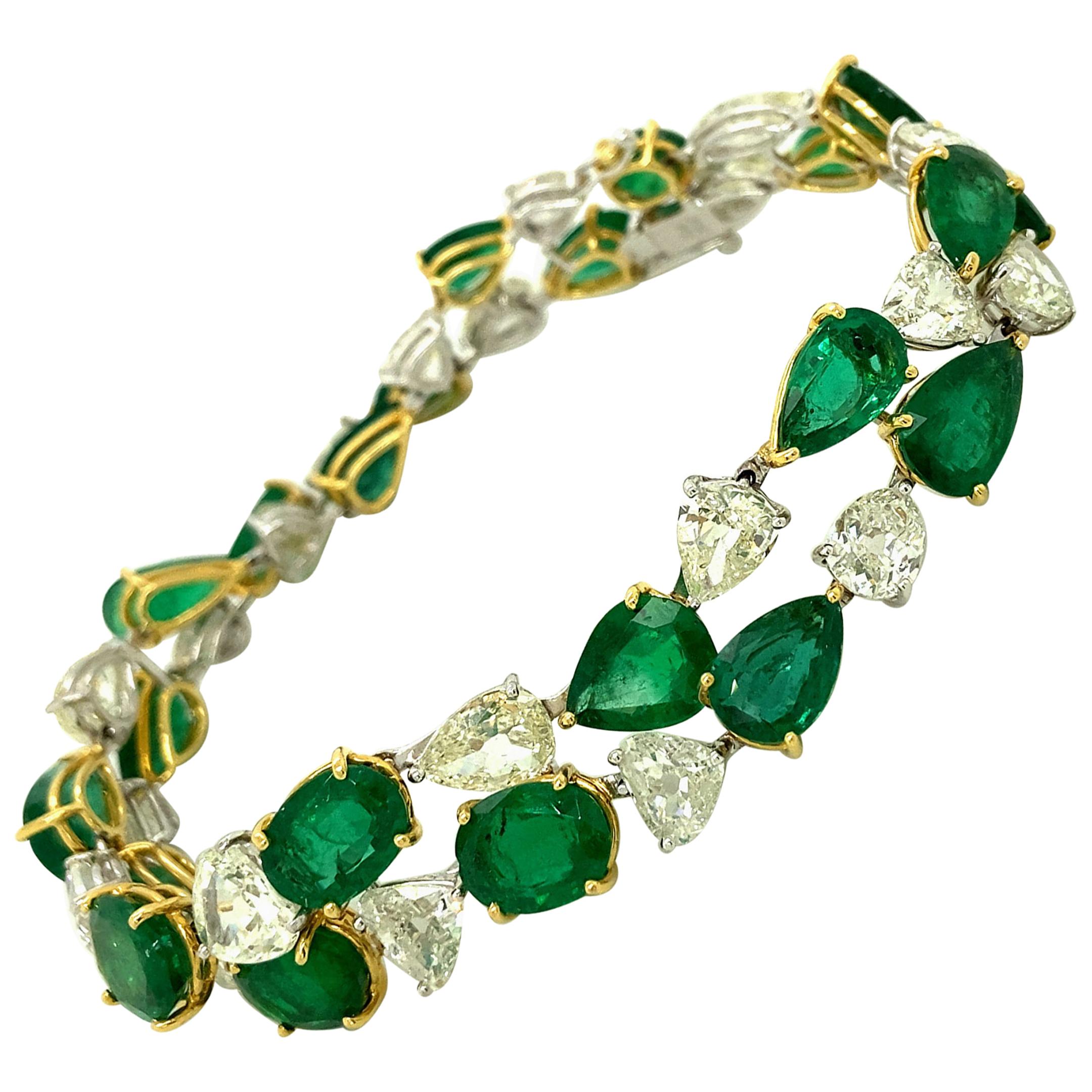 32.62 Carat Emerald and White Old Cut Diamond Gold Bracelet For Sale