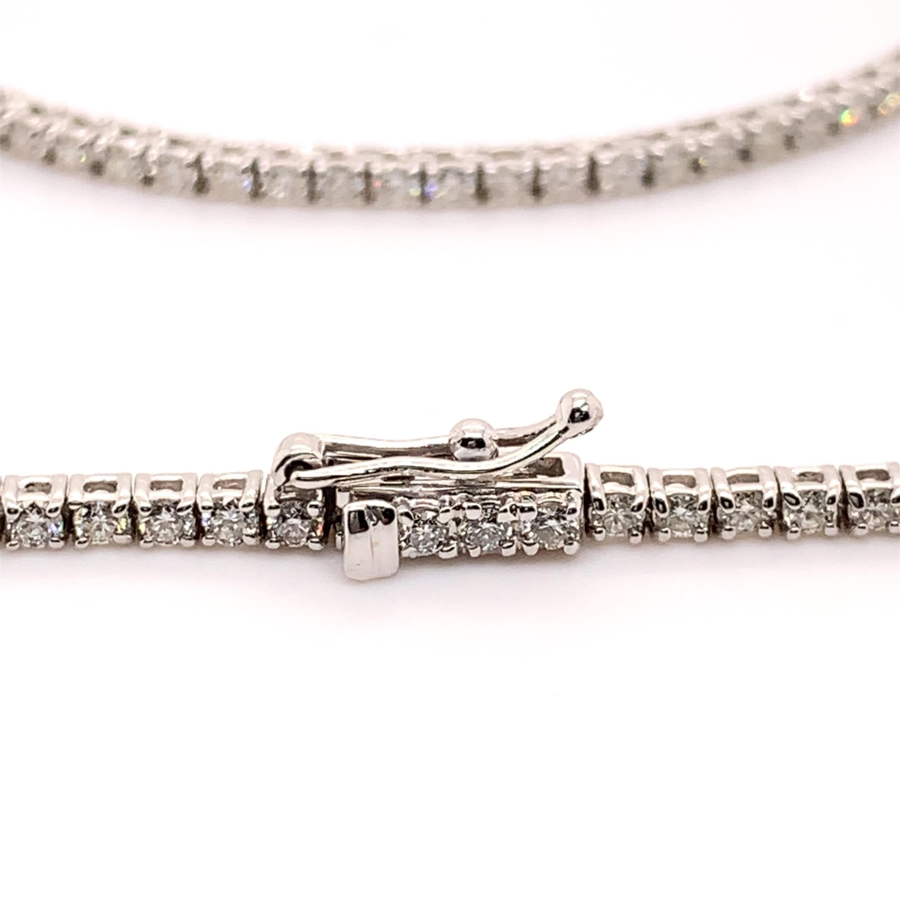 Contemporary 32.63 Carat Colombian Emerald Diamond Necklace For Sale