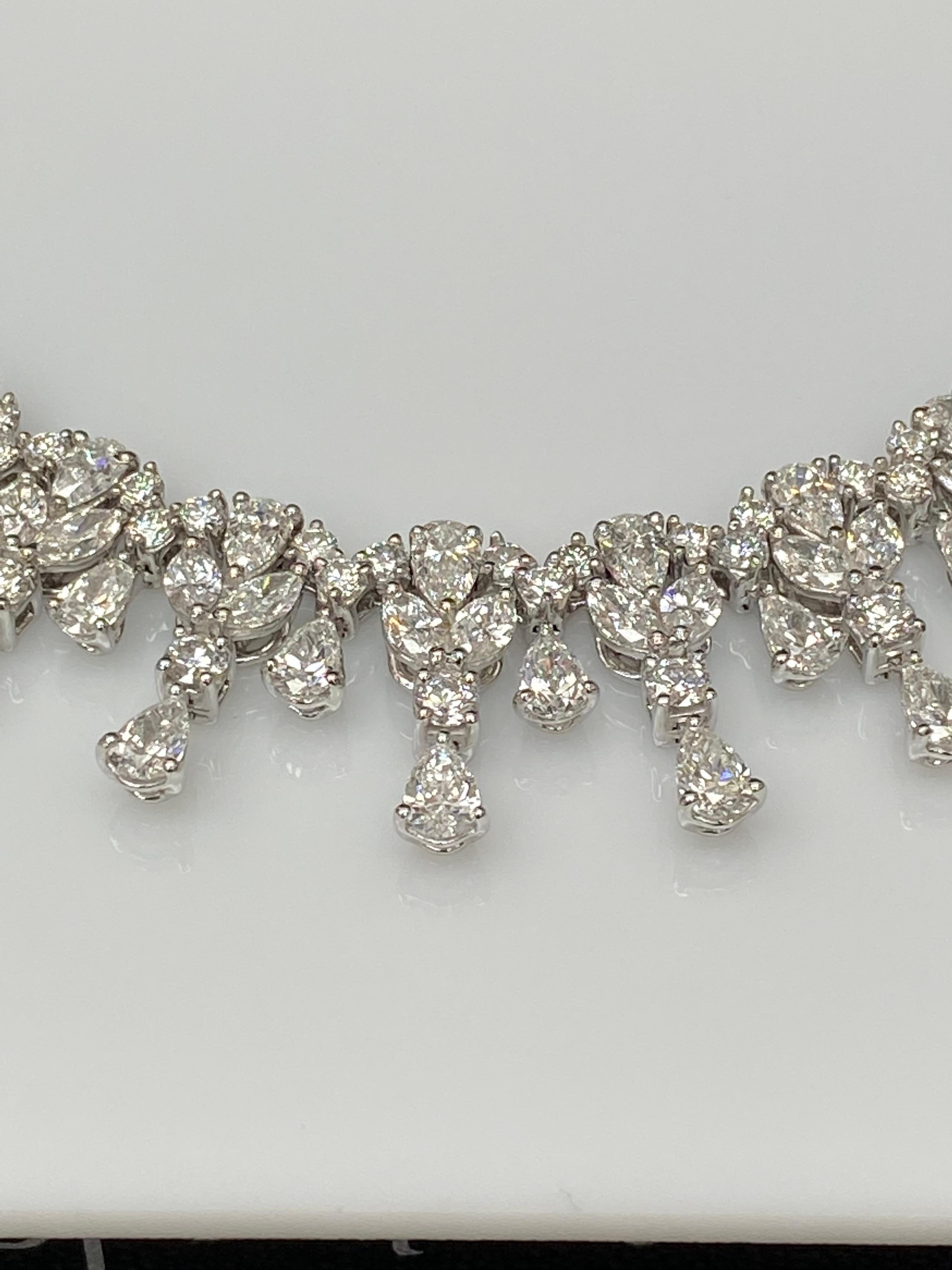 Collana con diamanti a forma multipla da 32,63 carati in oro bianco 18K in vendita 6