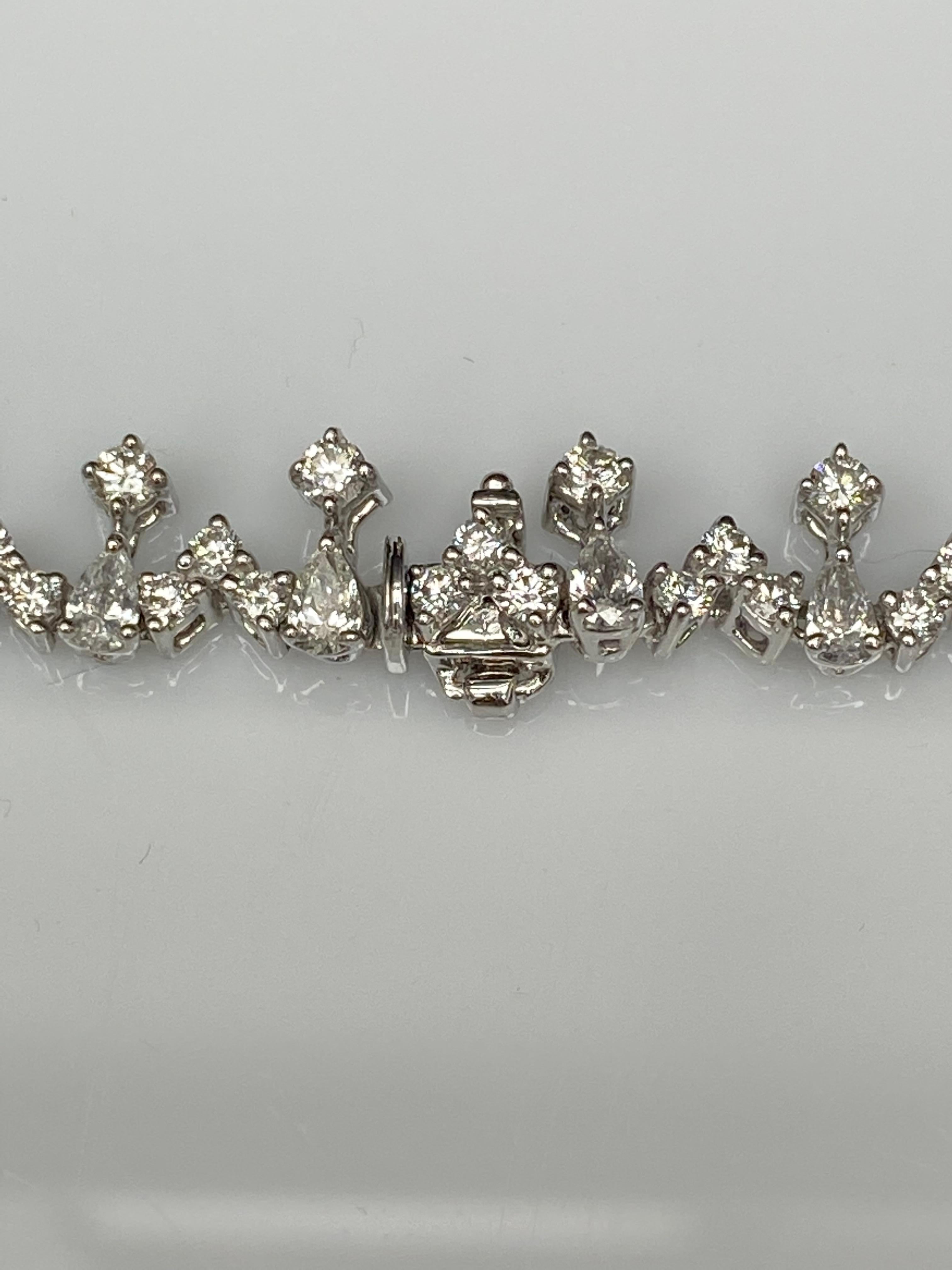 Collana con diamanti a forma multipla da 32,63 carati in oro bianco 18K in vendita 7