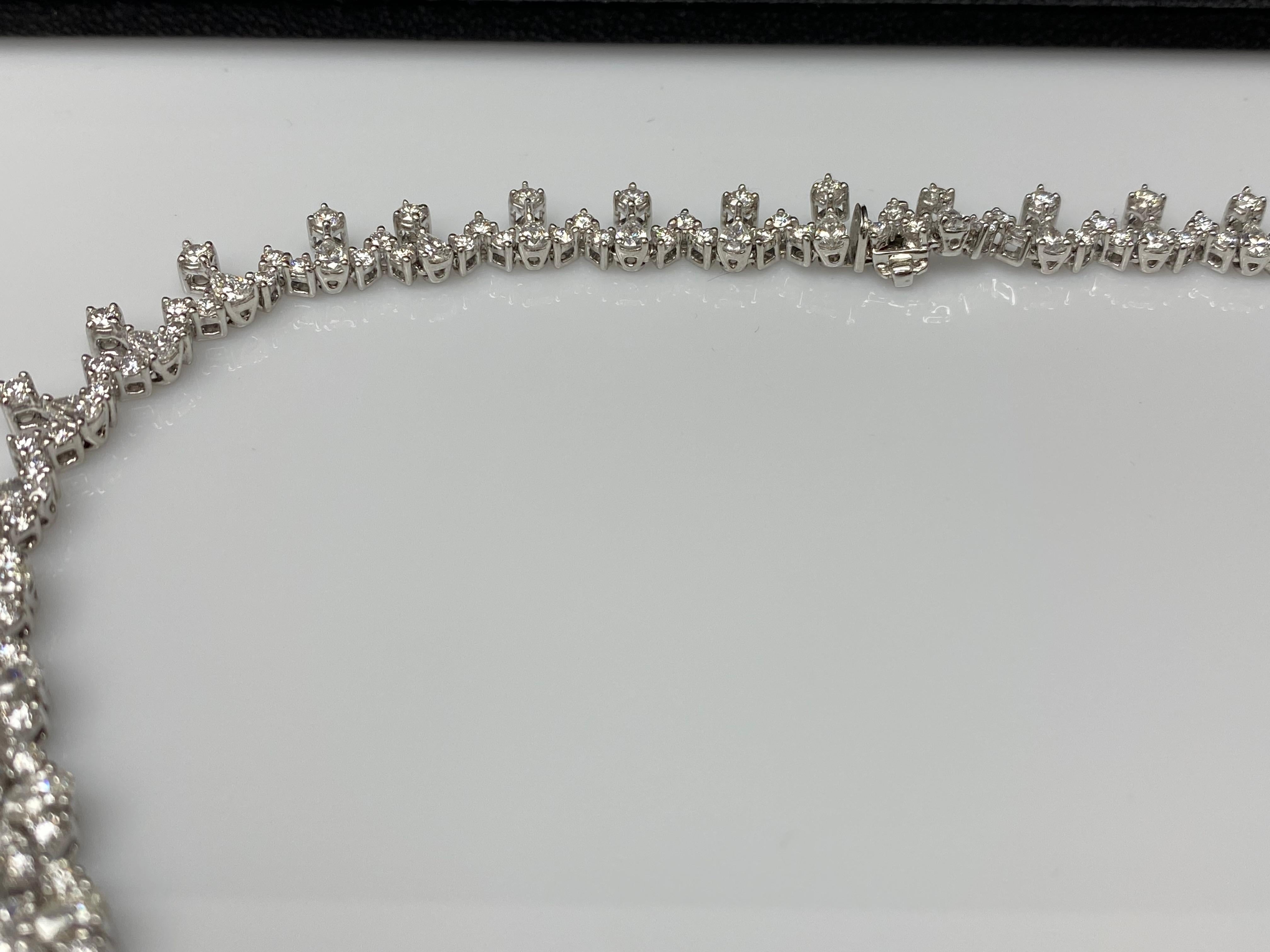 Collana con diamanti a forma multipla da 32,63 carati in oro bianco 18K in vendita 10