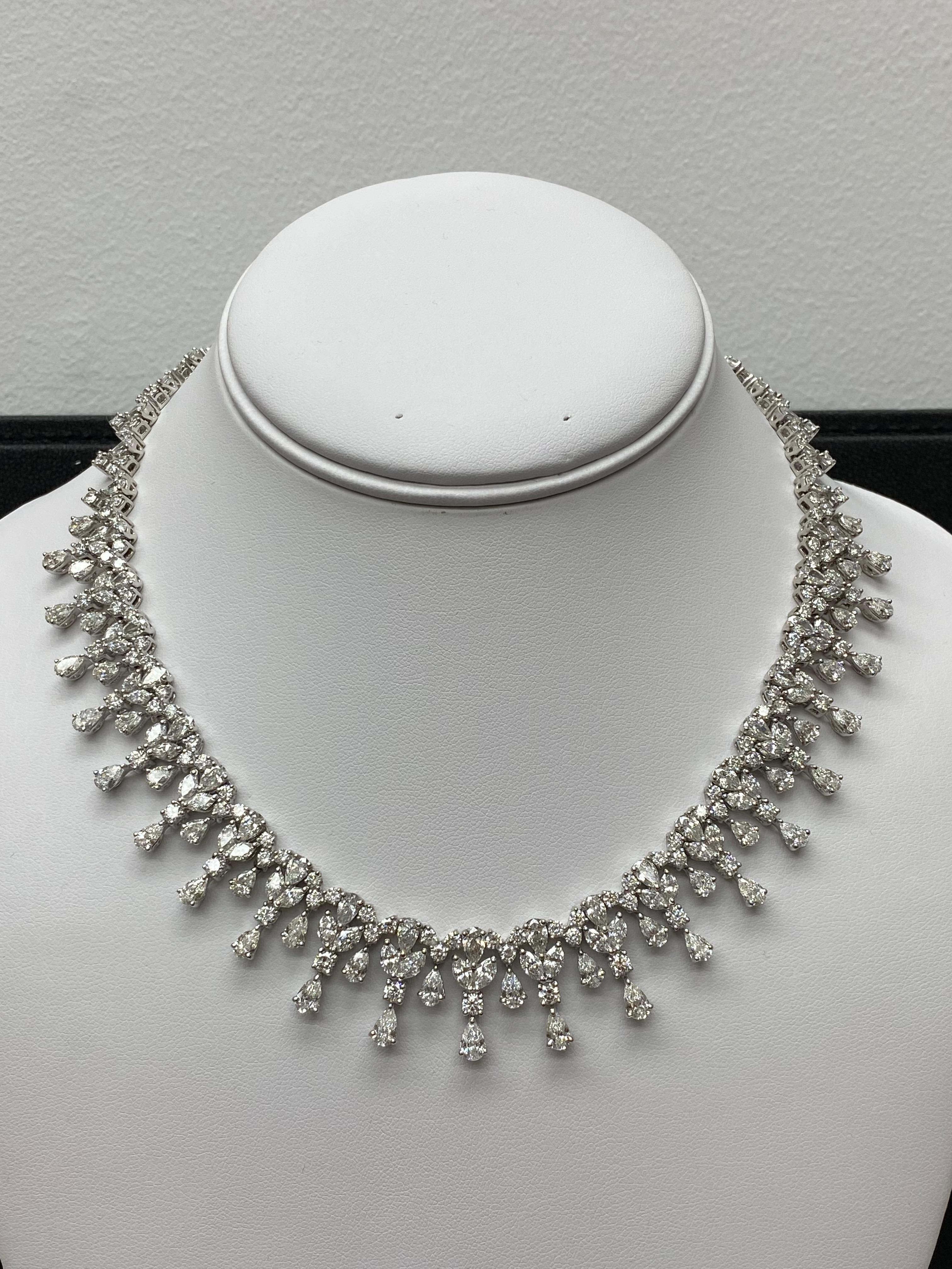 Collana con diamanti a forma multipla da 32,63 carati in oro bianco 18K in vendita 11