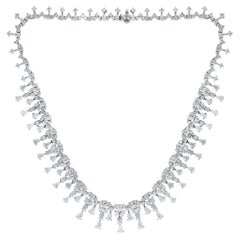 Collana con diamanti a forma multipla da 32,63 carati in oro bianco 18K