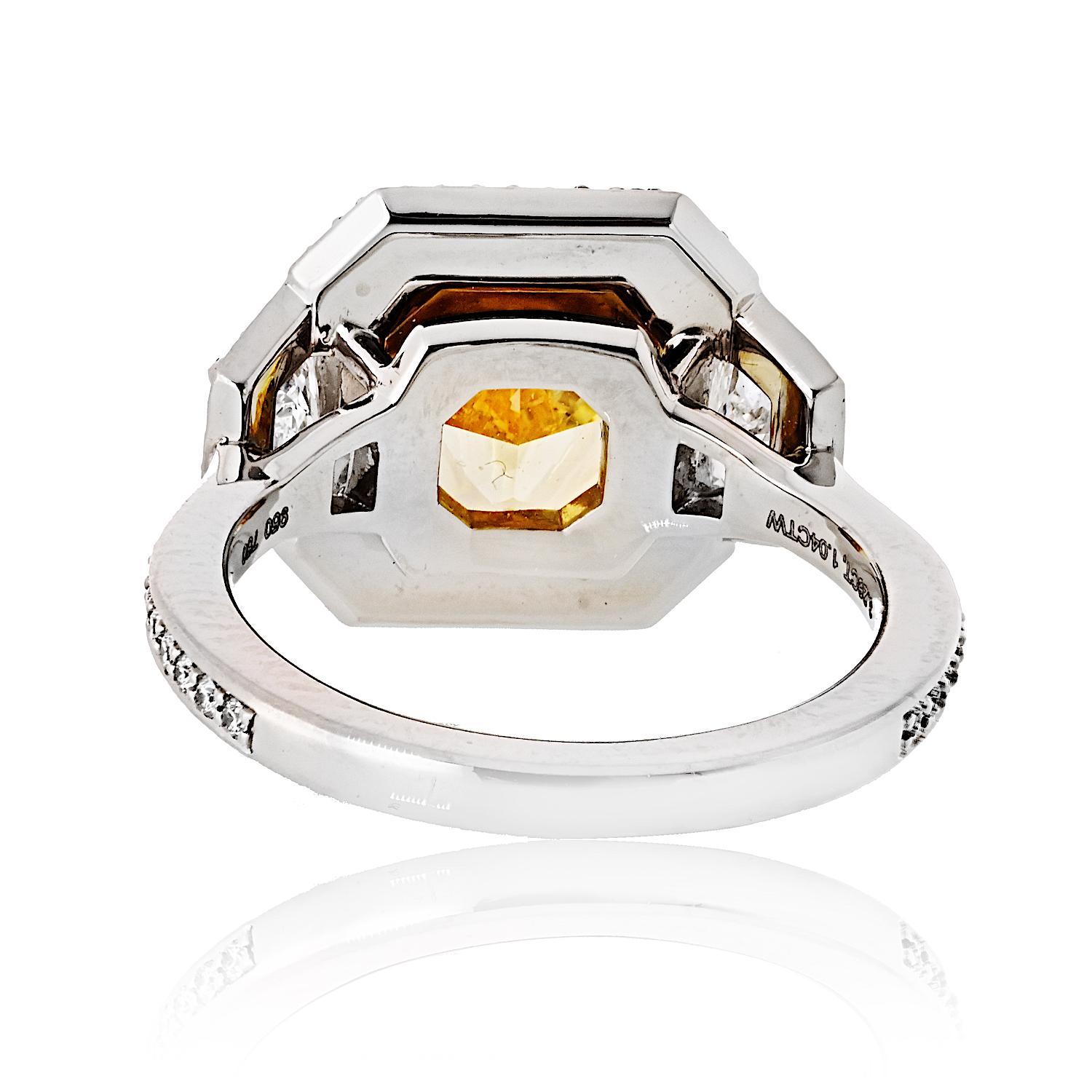 Taglio radiant Anello con diamante taglio radiante 3,26ct Fancy Vivid Yellow Even Internally Flawless in vendita