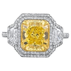 Bague à diamant radiant de 3,26 carats de couleur jaune Vivid Diamonds même sans défaut interne