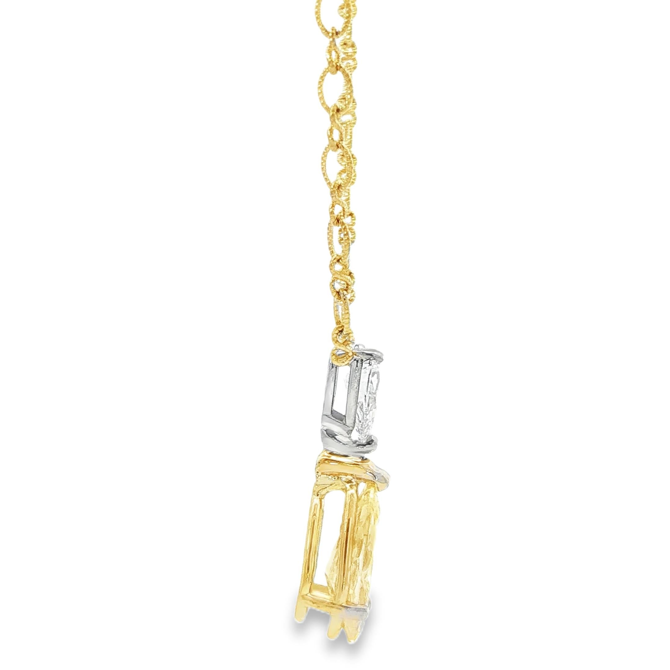 3,26ct.  Collana di diamanti gialli e bianchi intensi a forma di pera certificata GIA in vendita 6