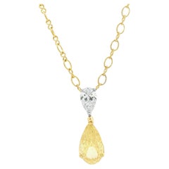 3,26ct.  Collana di diamanti gialli e bianchi intensi a forma di pera certificata GIA