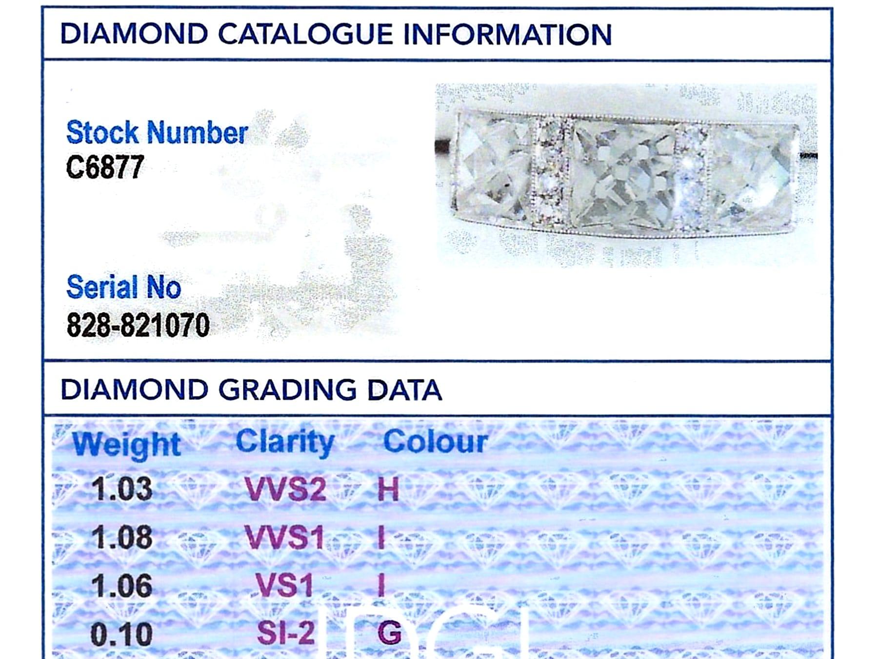 Trilogie-Ring aus Platin mit 3.27 Karat Diamanten im Angebot 4
