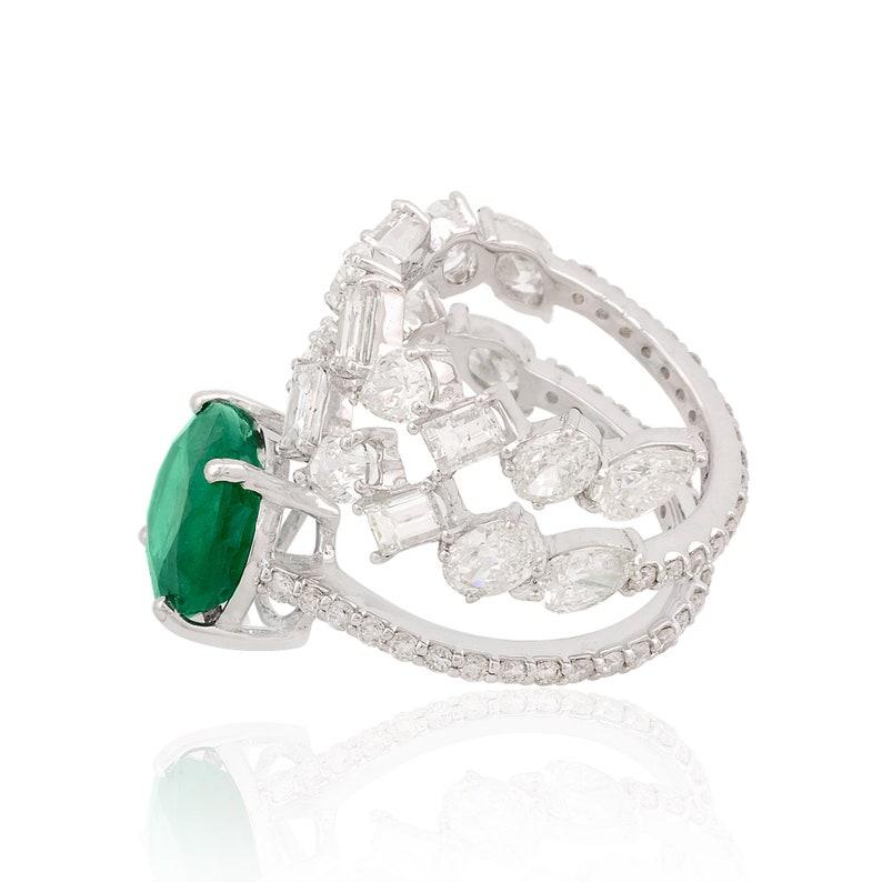 Modern 3.27 Carat Emerald 3.60 Carat Diamond 14 Karat Gold Ring For Sale
