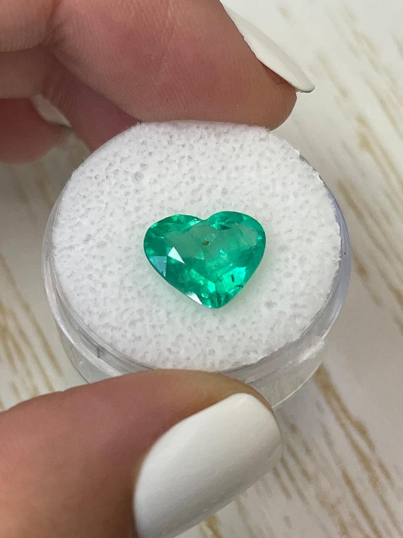 Emerald Cut 3.27 Carat Heart-Cut Colombian Emerald  Bright Green Loose Natural Gemstone For Sale