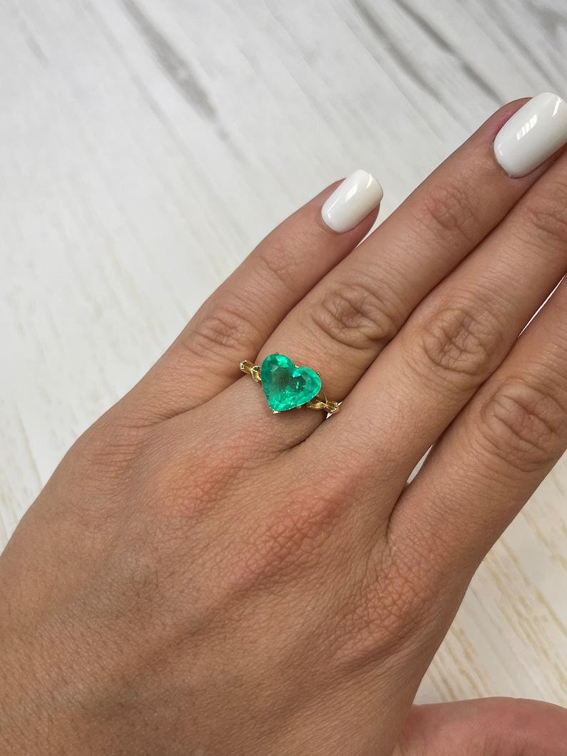 3.27 Carat Heart-Cut Colombian Emerald  Bright Green Loose Natural Gemstone For Sale 1