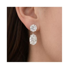 Orecchini pendenti con diamanti rotondi e ovali da 3,27 carati in oro bianco 18 carati