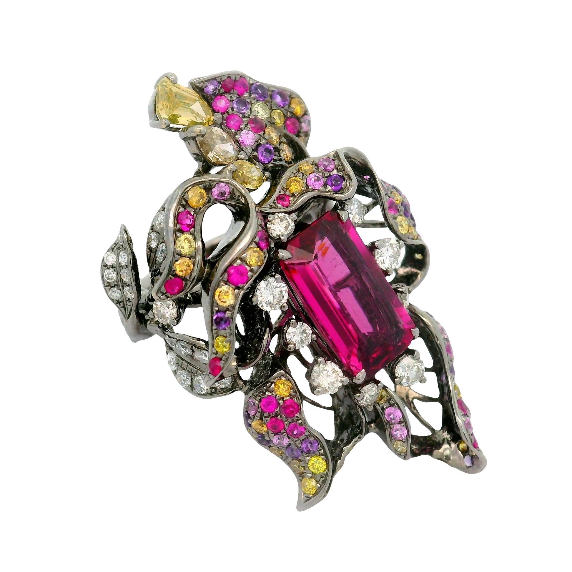 3,27 Karat Rubellit Turmalin Diamant Saphir 18K Gold Floral Ring (Smaragdschliff) im Angebot