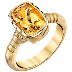 3.27 Carat Topaz and Diamonds 18k Yellow Gold Ring 3.27 Carat Topaz and Diamonds 18k Yellow Gold Ring