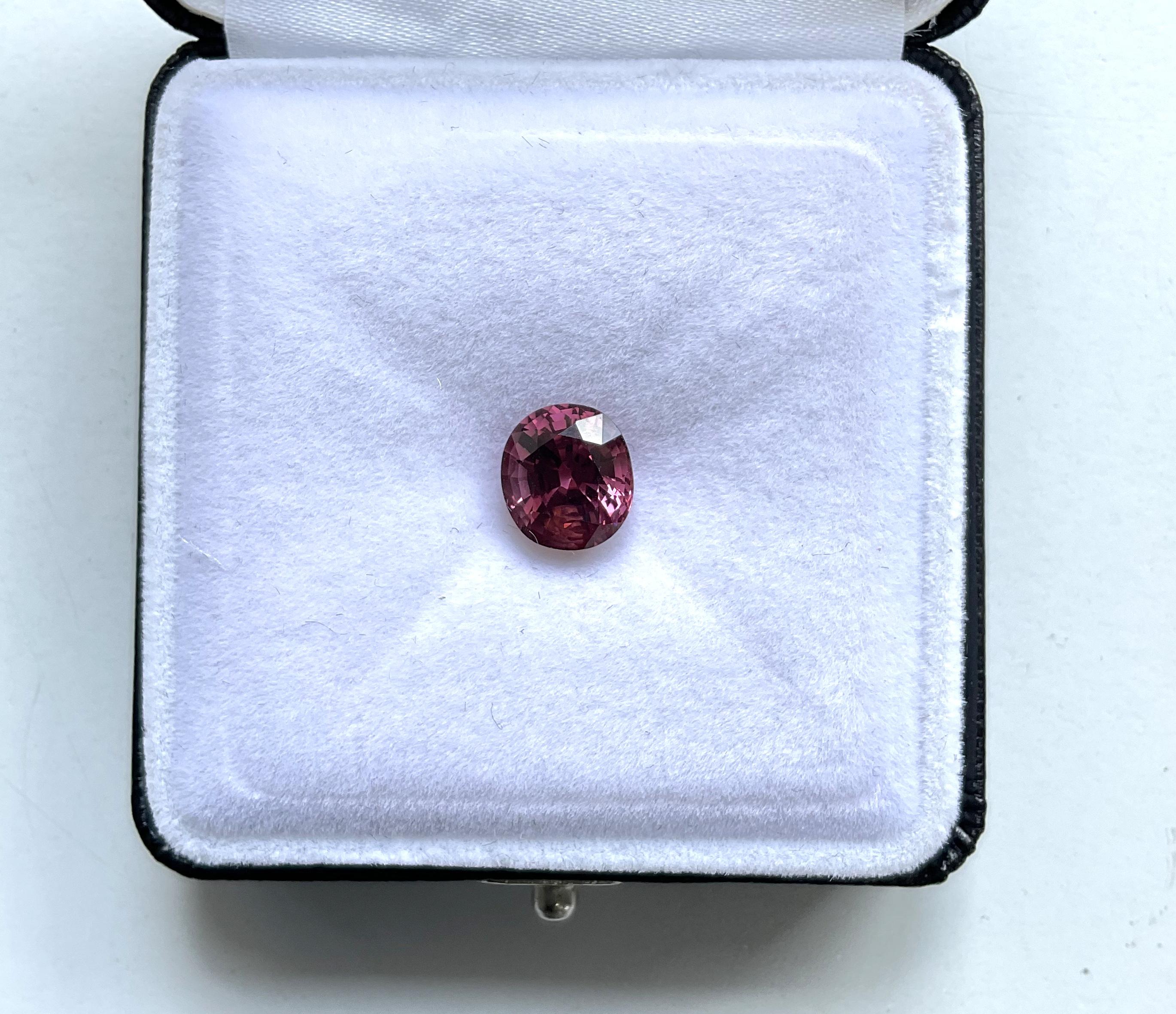 3.27 Carats Spinel Top Quality Cut stone Oval For Fine Jewelry Natural Gemstone In New Condition For Sale In Jaipur, RJ