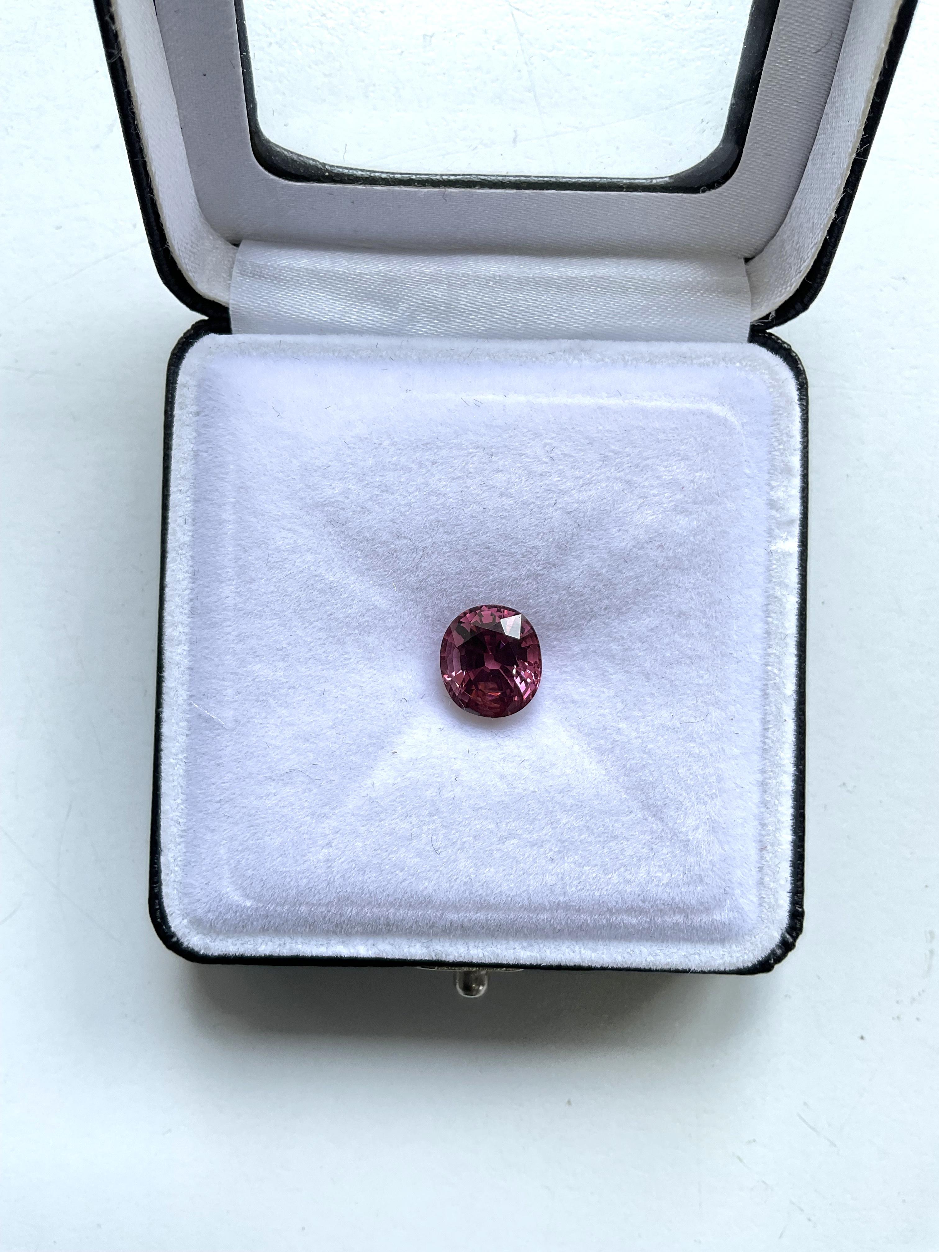 Women's or Men's 3.27 Carats Spinel Top Quality Cut stone Oval For Fine Jewelry Natural Gemstone For Sale