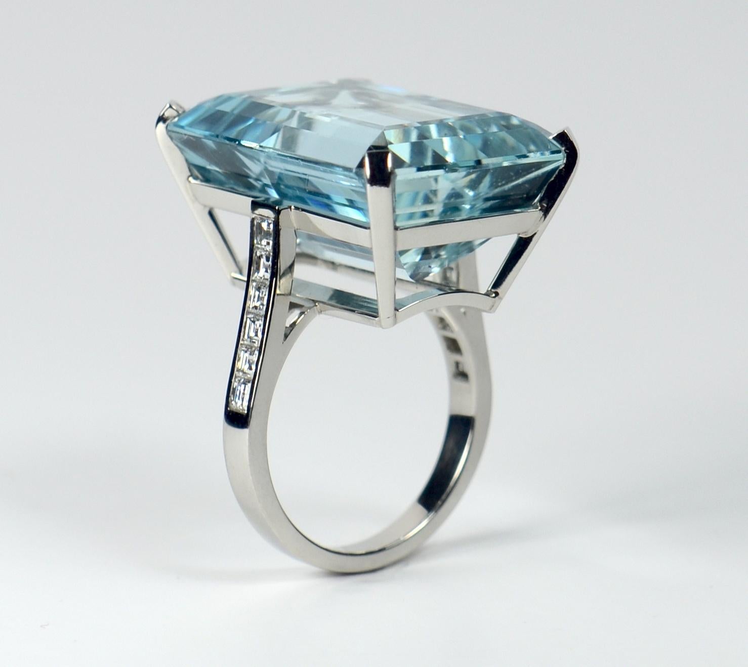 32.70 Carat Aquamarine and Diamond Cocktail Ring For Sale at 1stDibs ...