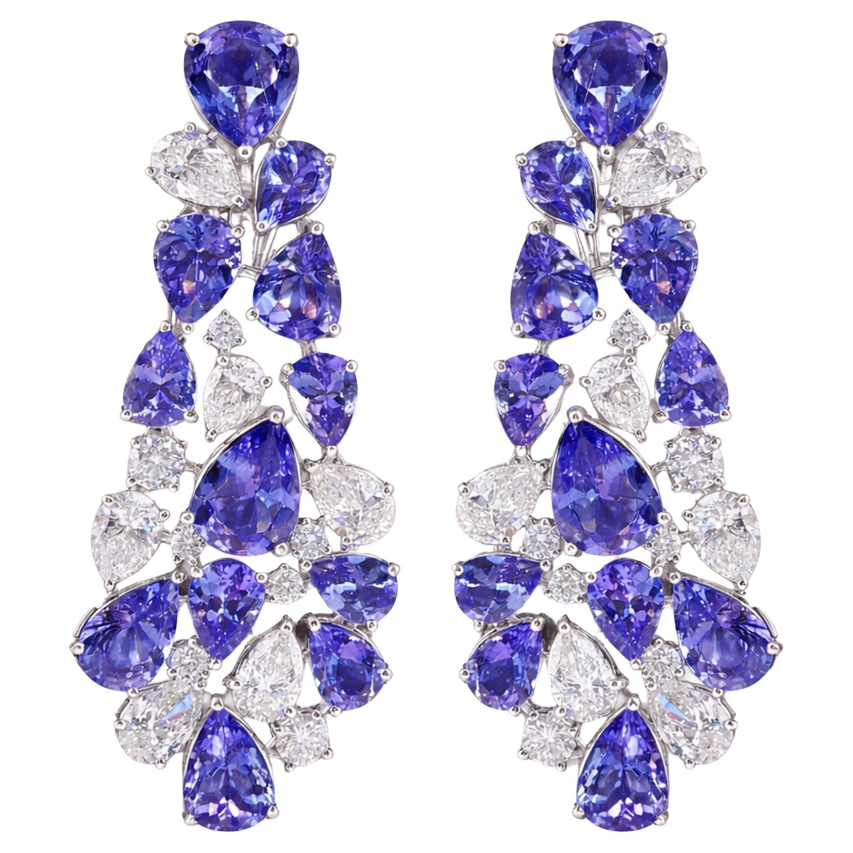 Pendientes tipo candelabro con zafiro natural y diamantes: zafiro de 24,19 quilates y oro blanco de 18 quilates