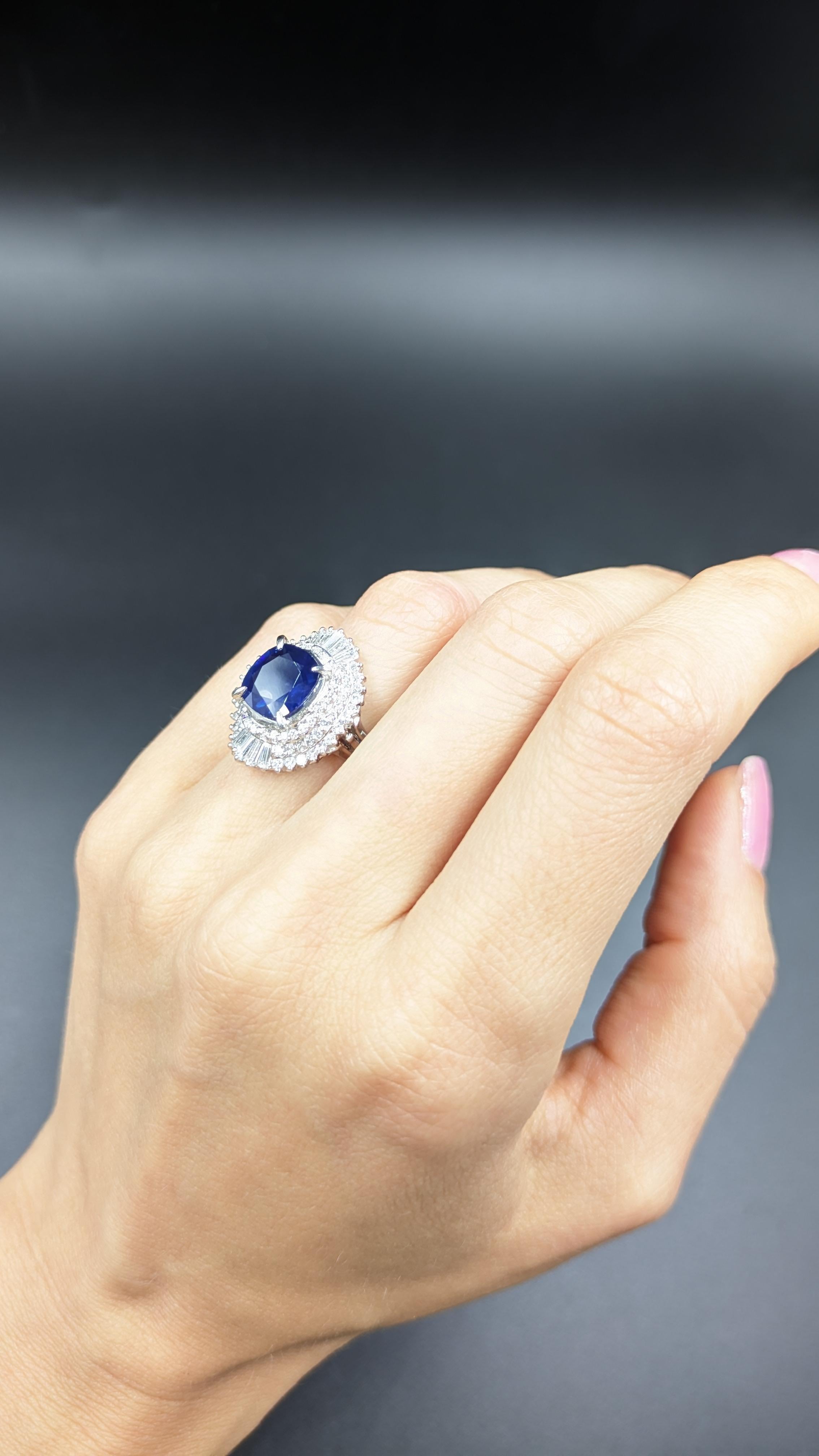 3.28 Carat GIA Blue Sapphire Ring For Sale 6