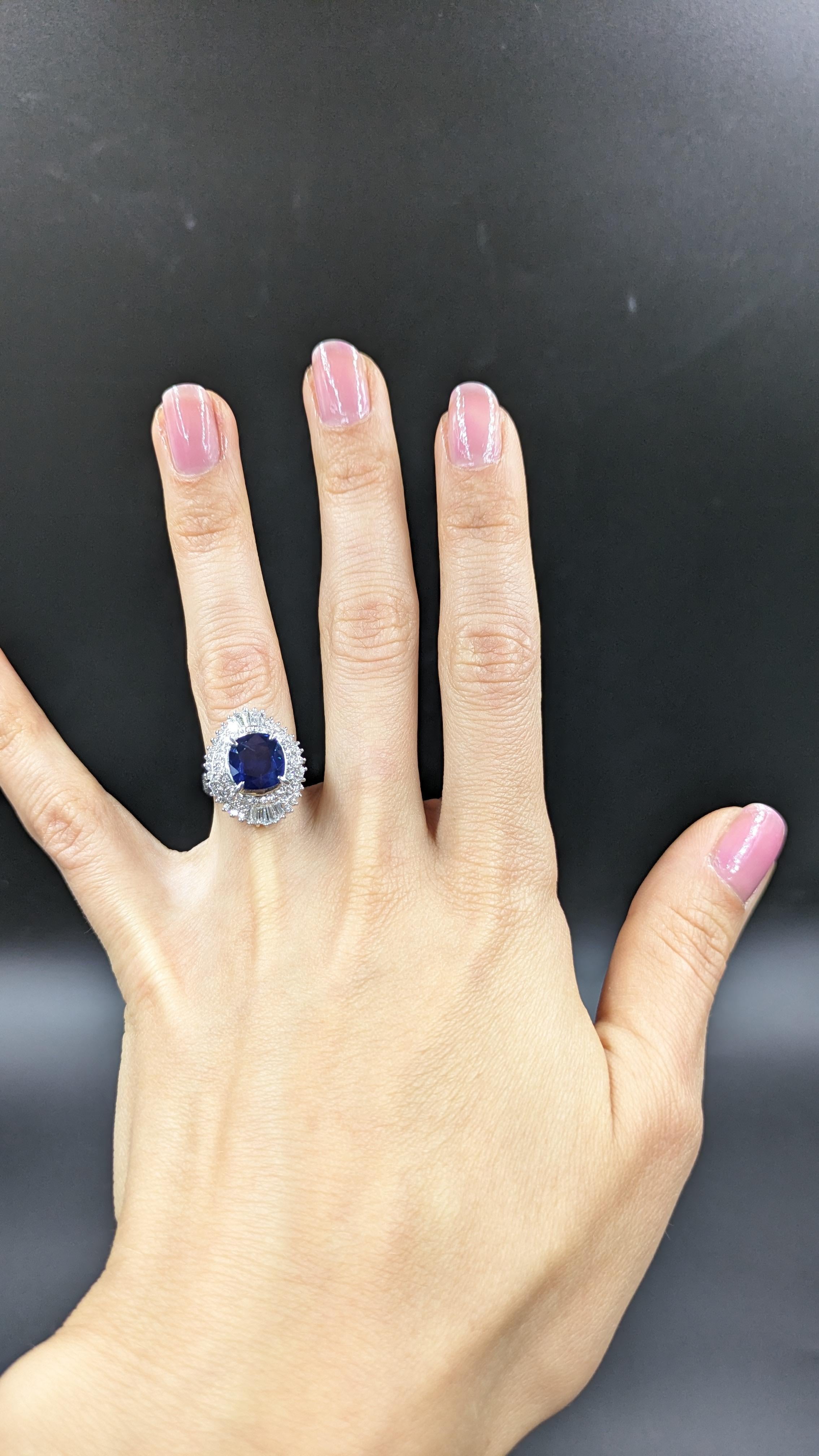 Ring mit 3,28 Karat blauem GIA-Saphir im Angebot 8