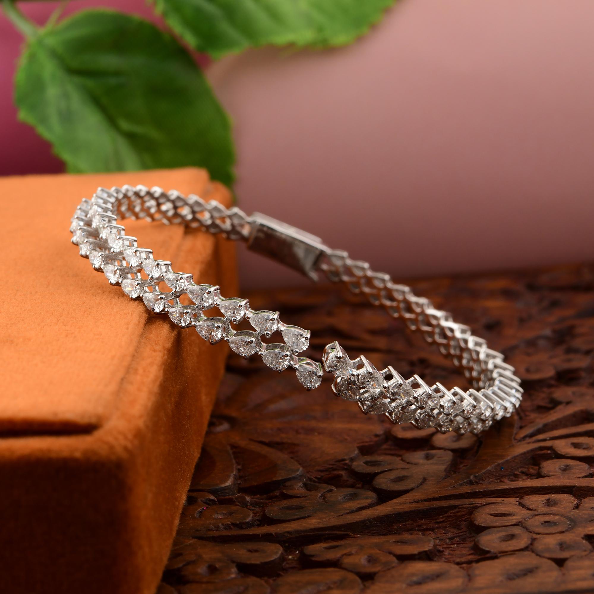 Bracciale Brilliante con diamanti taglio pera da 3,28 carati in oro bianco 18 carati In condizioni Nuovo in vendita a Diera, Dubai