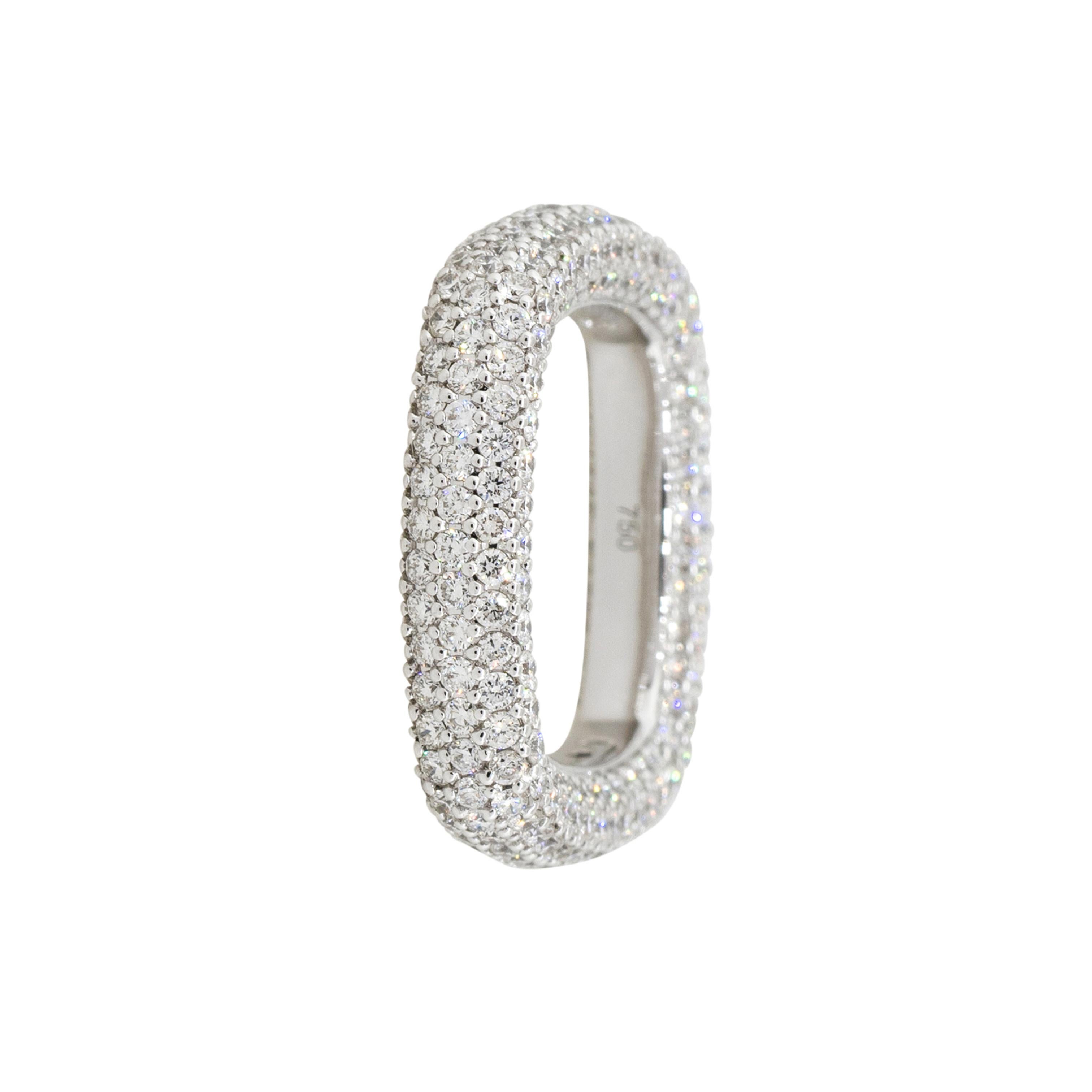 3.28 Carat Round Diamond Pave Ring 18 Karat in Stock in vendita 3