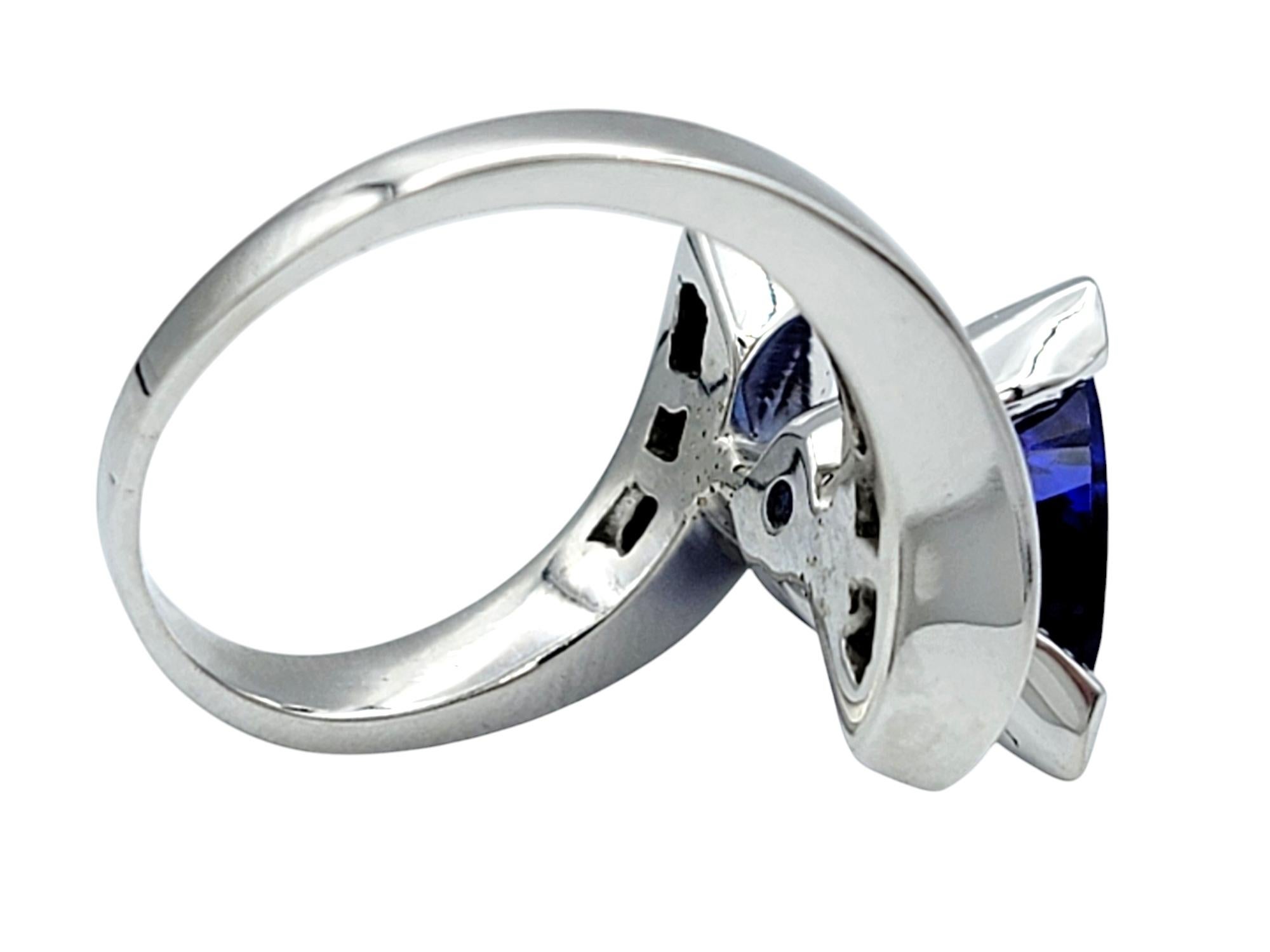 Anello Bypass con tanzanite e diamanti taglio trilione da 3,28 carati in oro bianco 14 carati In condizioni buone in vendita a Scottsdale, AZ