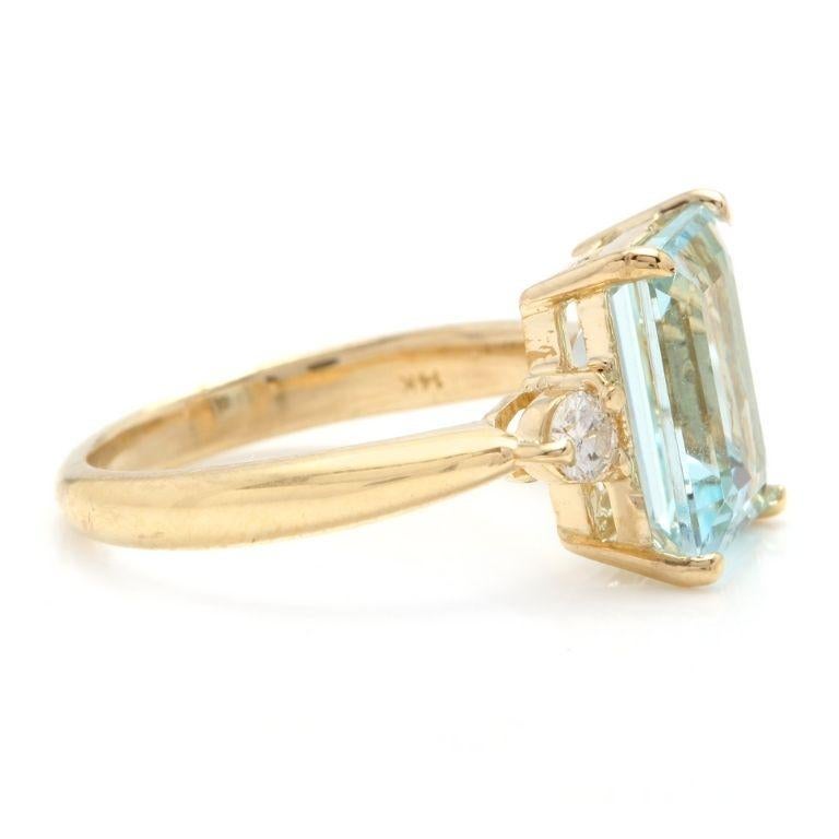 Emerald Cut 3.28 Carat Impressive Natural Aquamarine and Diamond 14 Karat Yellow Gold Ring For Sale