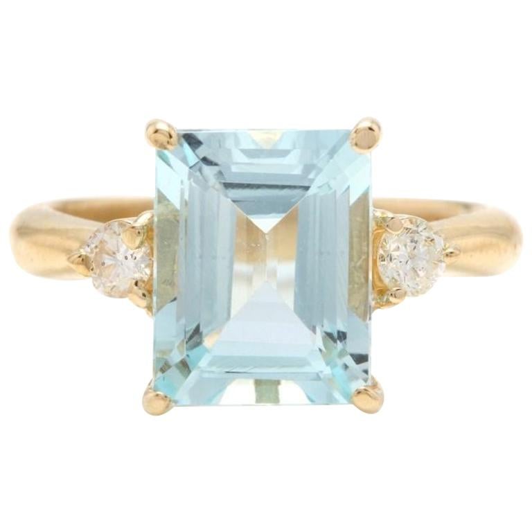 3.28 Carat Impressive Natural Aquamarine and Diamond 14 Karat Yellow Gold Ring