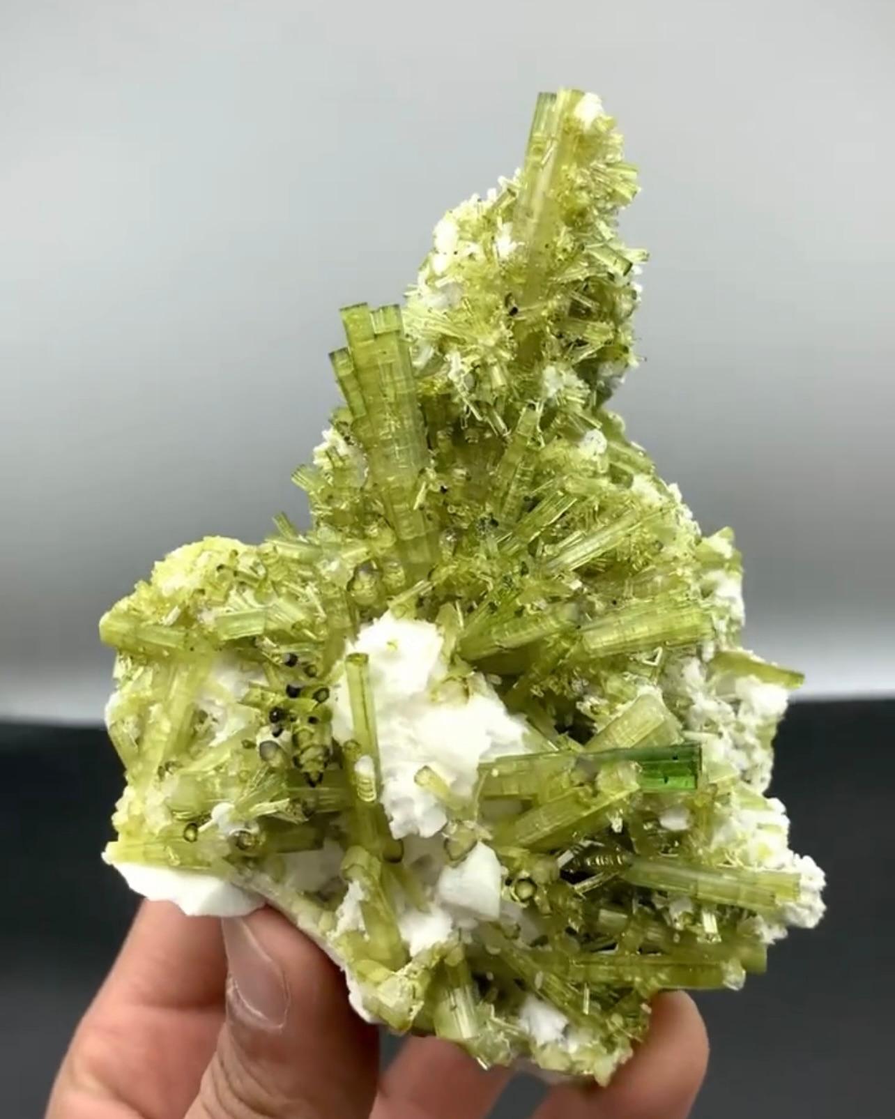 328 Grams Mint-Green Tourmaline Crystal Cluster On Albite From Pakistan In Good Condition For Sale In Peshawar, PK