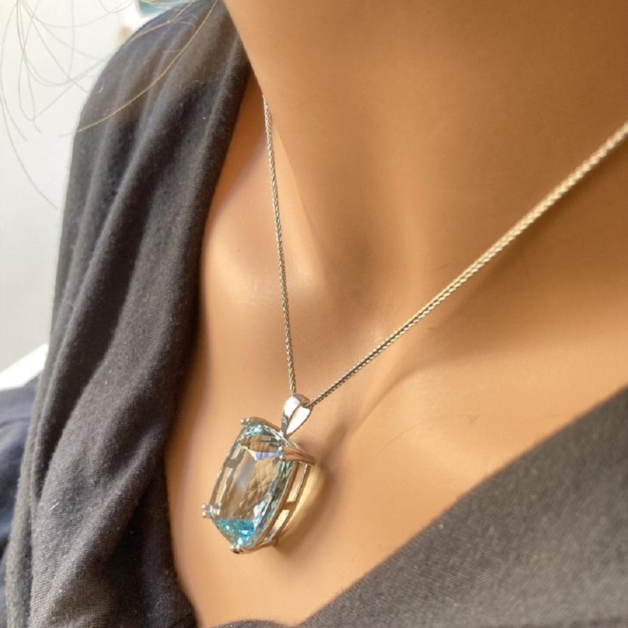 Pendentif coussin en or blanc 14 carats avec aigue-marine de 32,88 carats Neuf - En vente à Chicago, IL