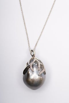 32.89ct Tahitian Pearl Necklace with Diamond-Dusted Claw Setting in 18K Gold