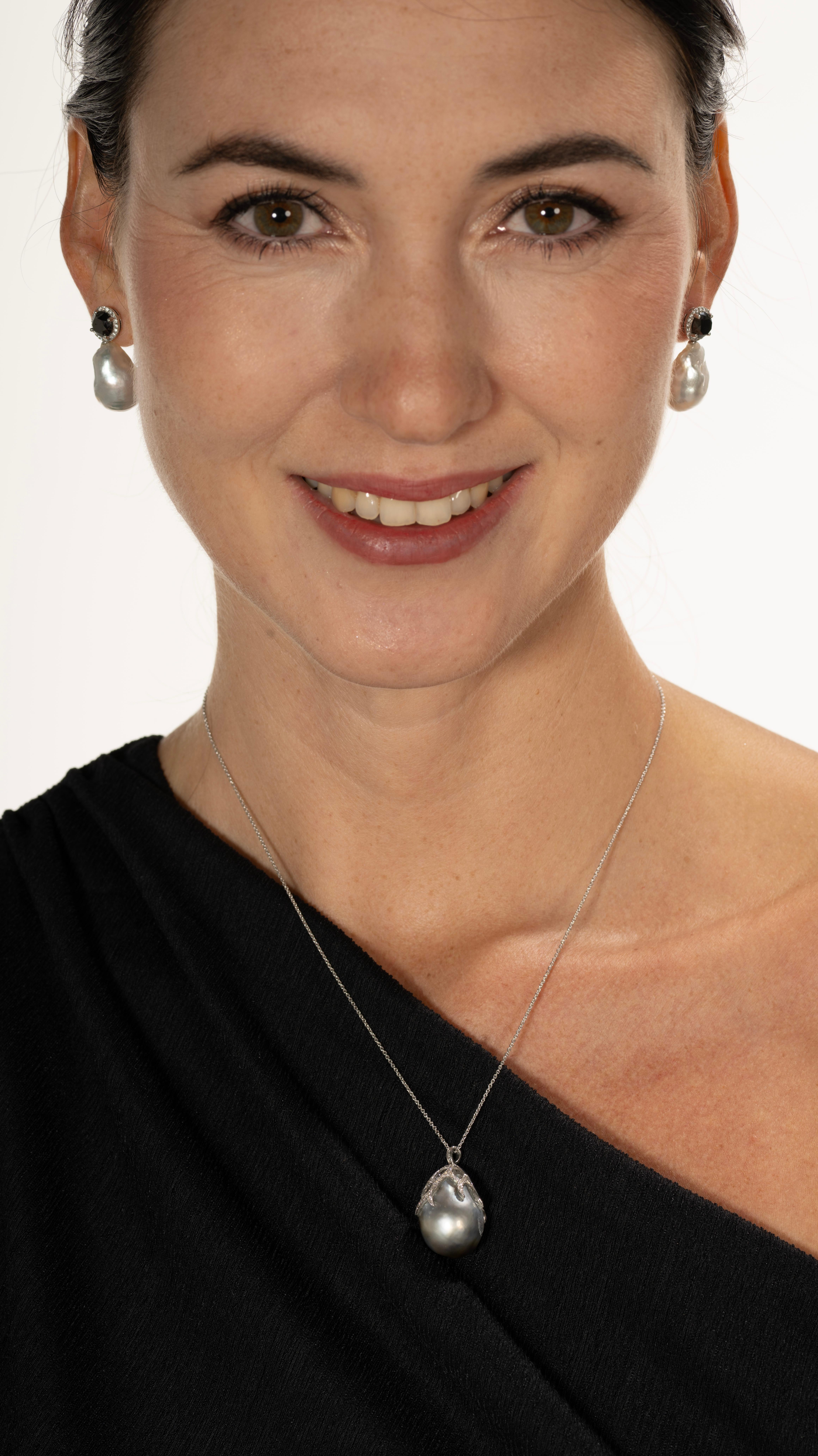 32.89ct Tahitian Pearl Necklace with Diamond-Dusted Claw Setting in 18K Gold For Sale 3