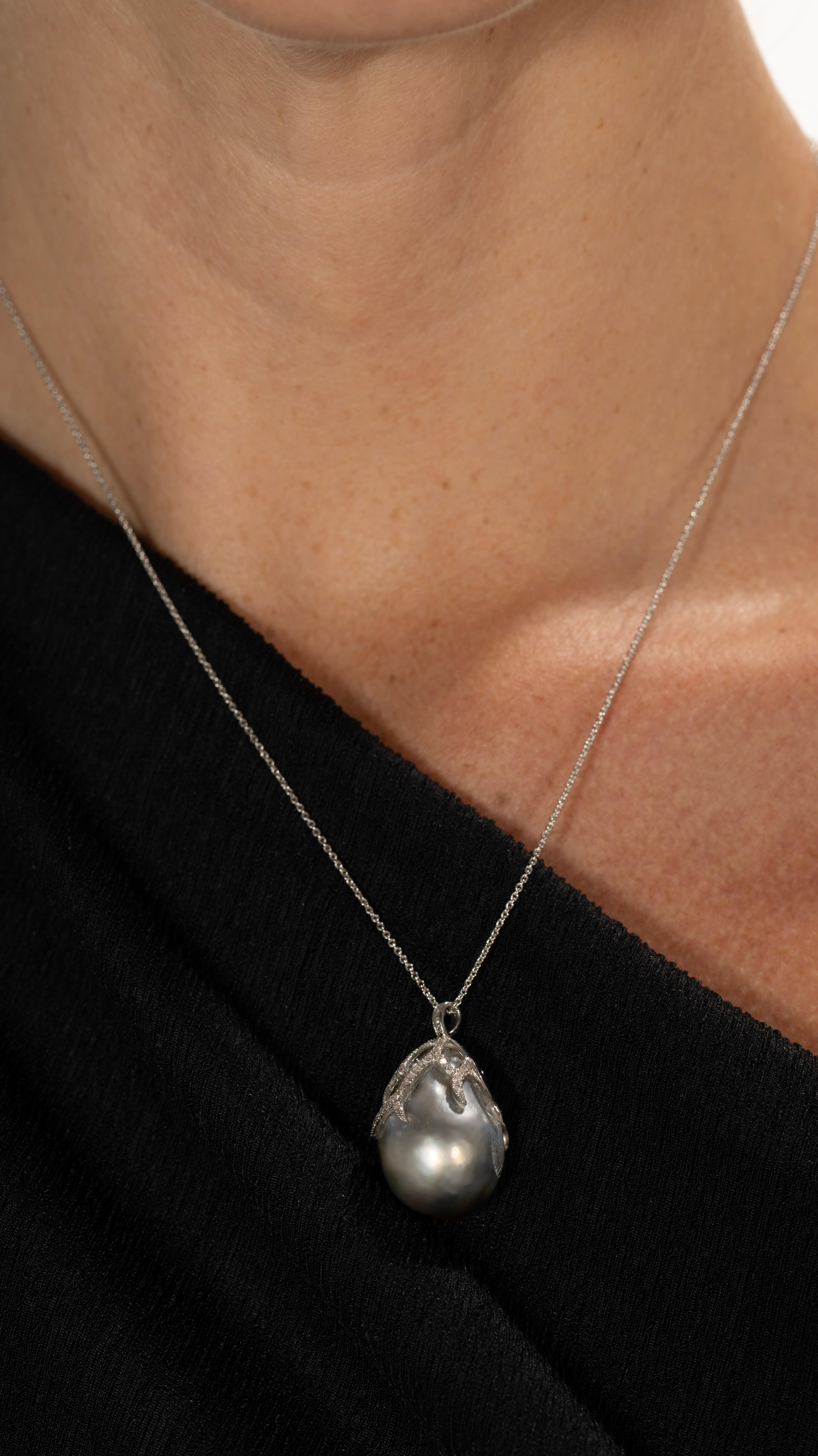 32.89ct Tahitian Pearl Necklace with Diamond-Dusted Claw Setting in 18K Gold For Sale 4