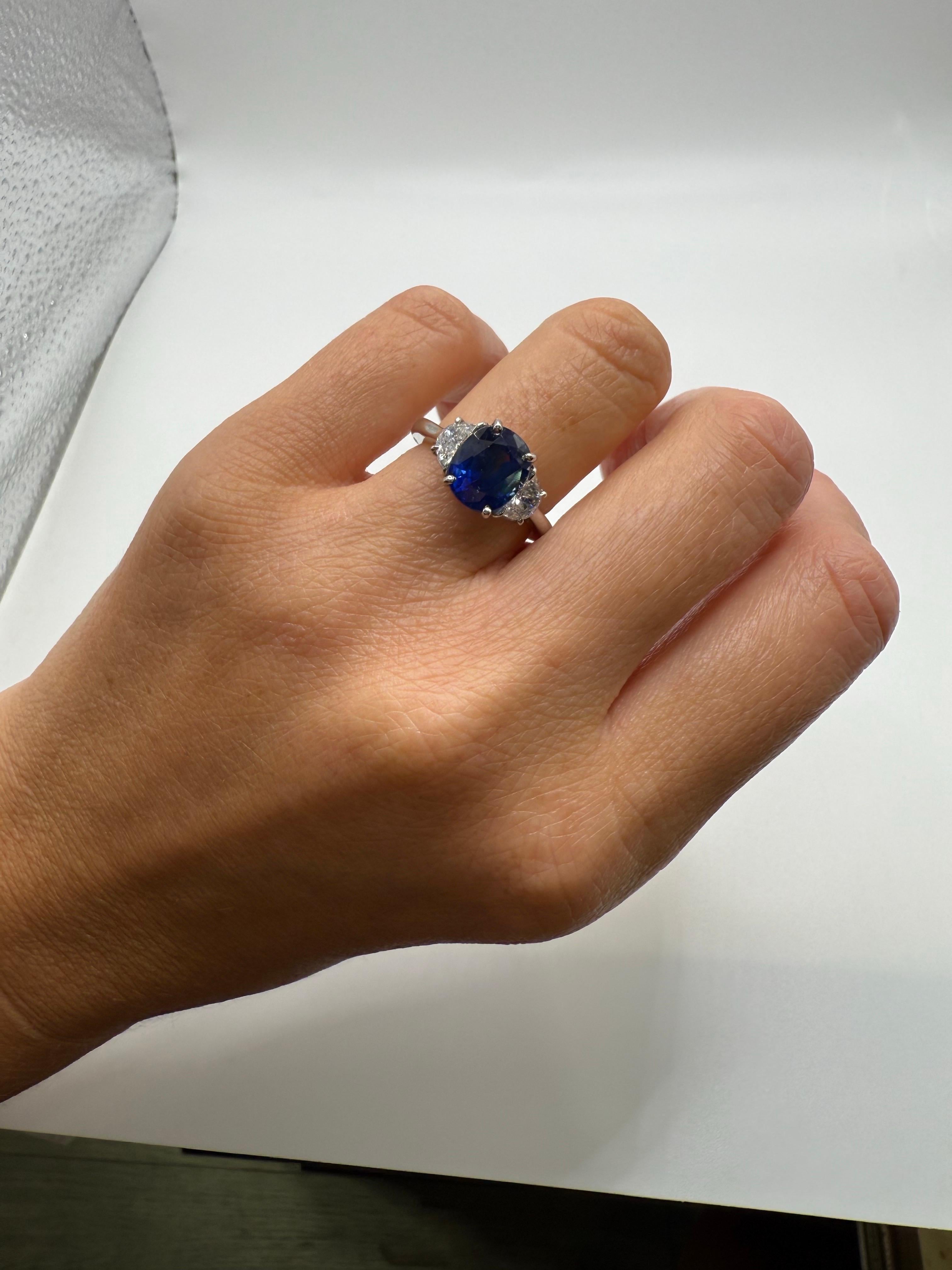 3,28ct Saphir-Diamant-Cocktailring aus Platin Ring mit drei Steinen für Damen oder Herren im Angebot