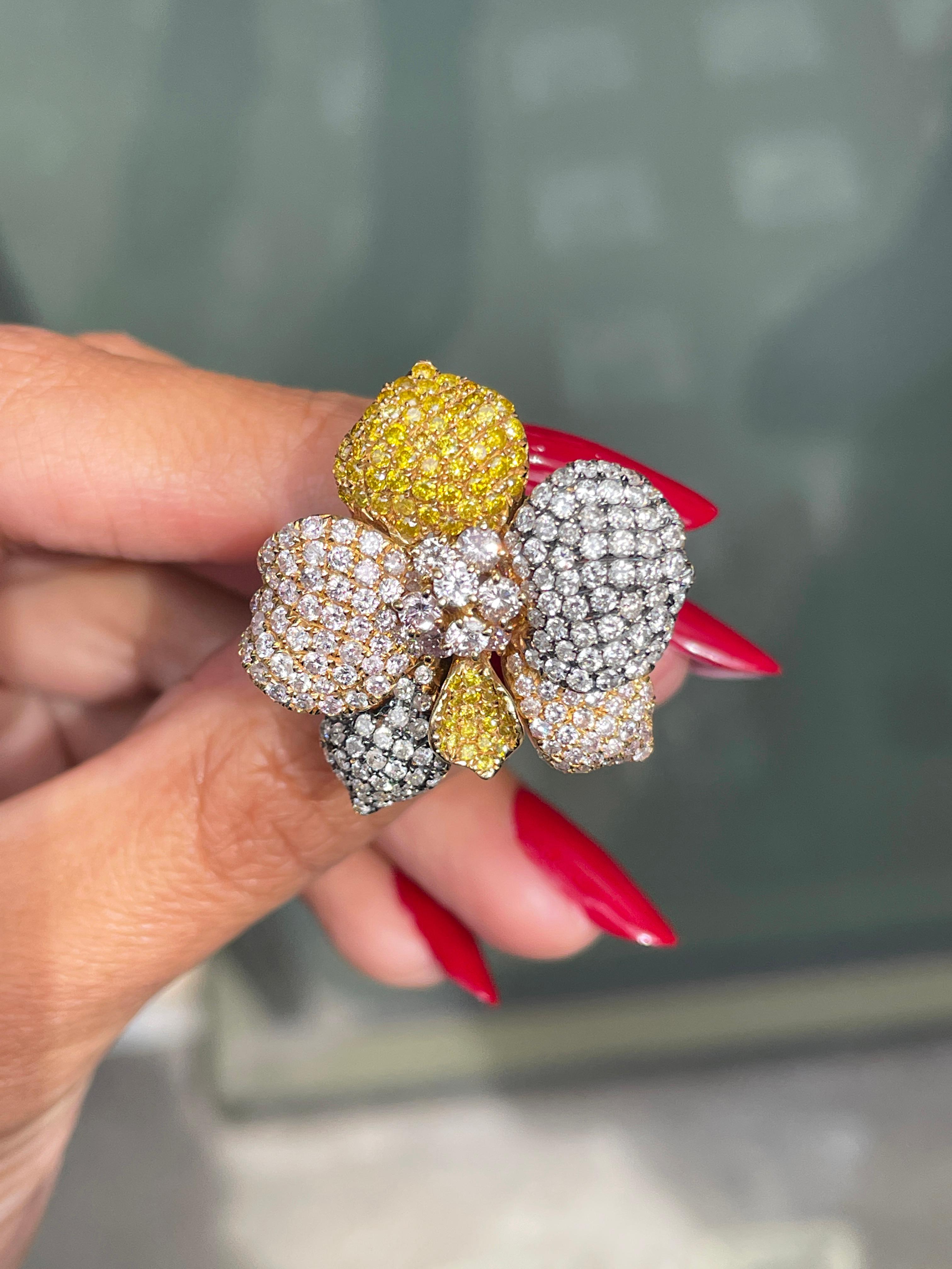 3.28ct White, Fancy Yellow and Pink Diamond 18 Carat Gold Orchid Cocktail Ring In Excellent Condition In London, GB
