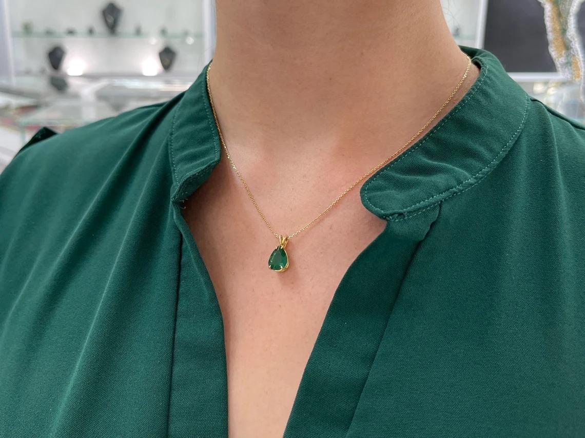 3,28 carati di smeraldo naturale tagliato a pera in oro Solitaire Split Bale 4Prong Setting in vendita 1
