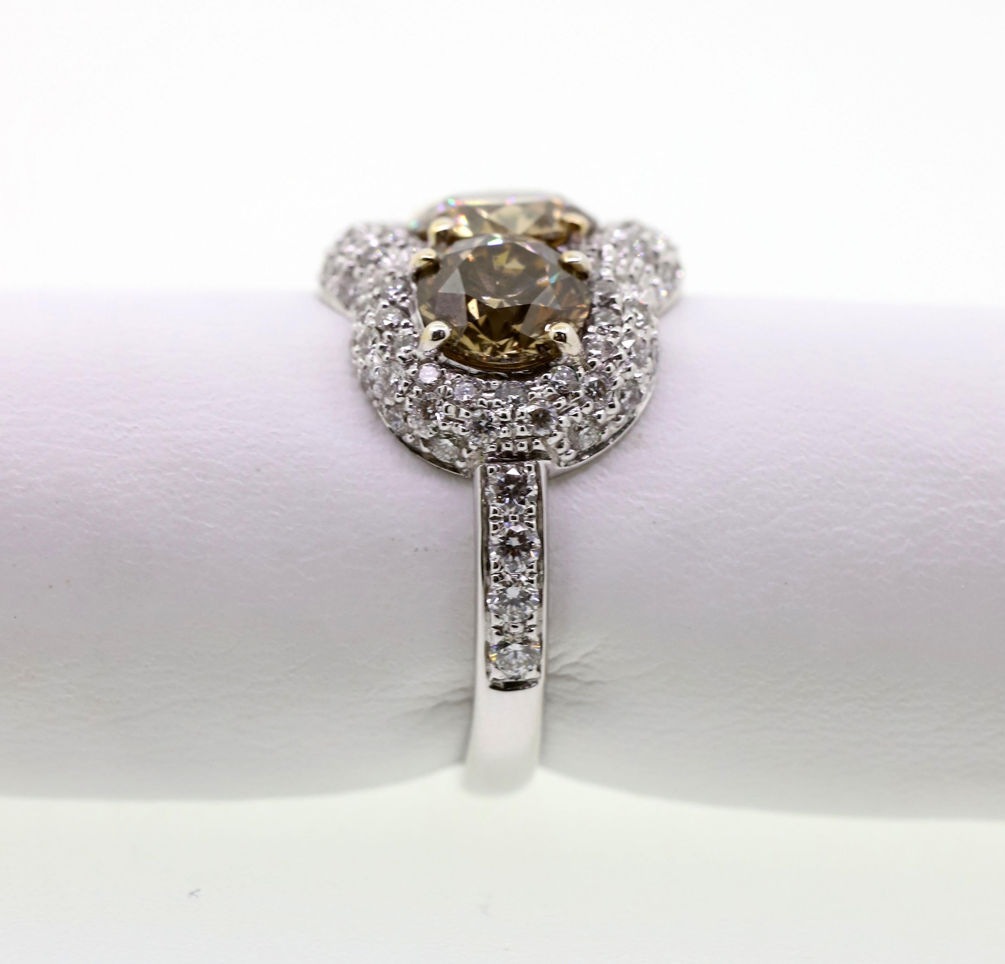 3.29 Carat Natural Brown Diamonds with White Diamond Pavè Three-Stone Ring In New Condition For Sale In Milano, IT