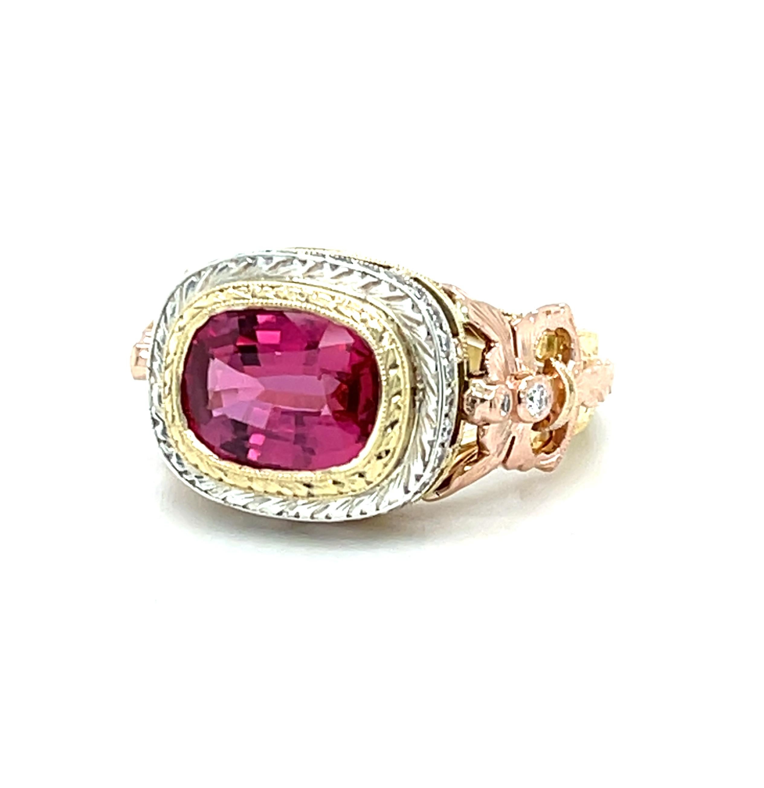 3.29 Carat Pink Sapphire and Diamond Cocktail Ring in 18k Gold (Kissenschliff) im Angebot