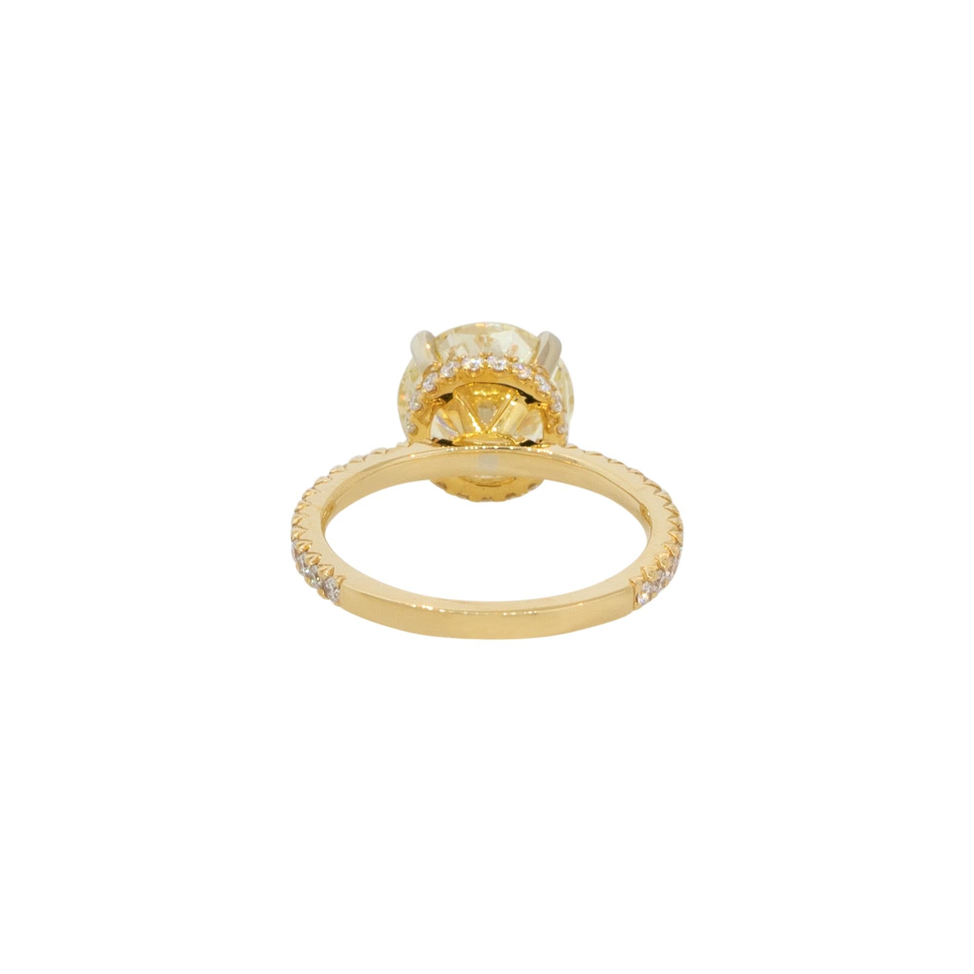 Women's 3.29 Carat Round Brilliant Diamond Engagement Ring 18 Karat in Stock For Sale