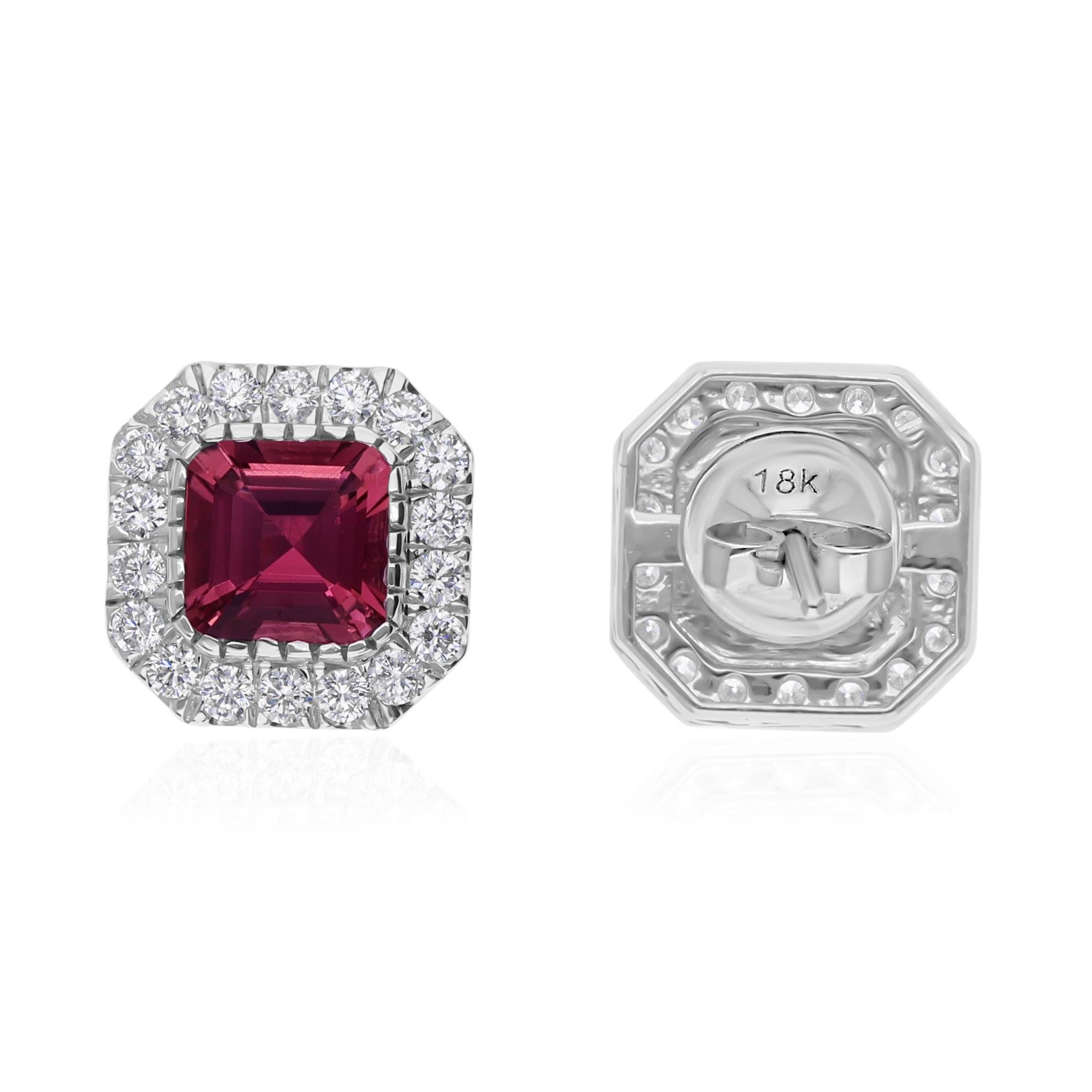 Realizzati in oro a 18 carati, questi squisiti orecchini sono impreziositi da un rubino da 3,29 carati e da 0,93 carati di diamanti scintillanti.

Segui la vetrina di Spectrum Jewels per vedere le ultime collezioni e i pezzi esclusivi. Spectrum