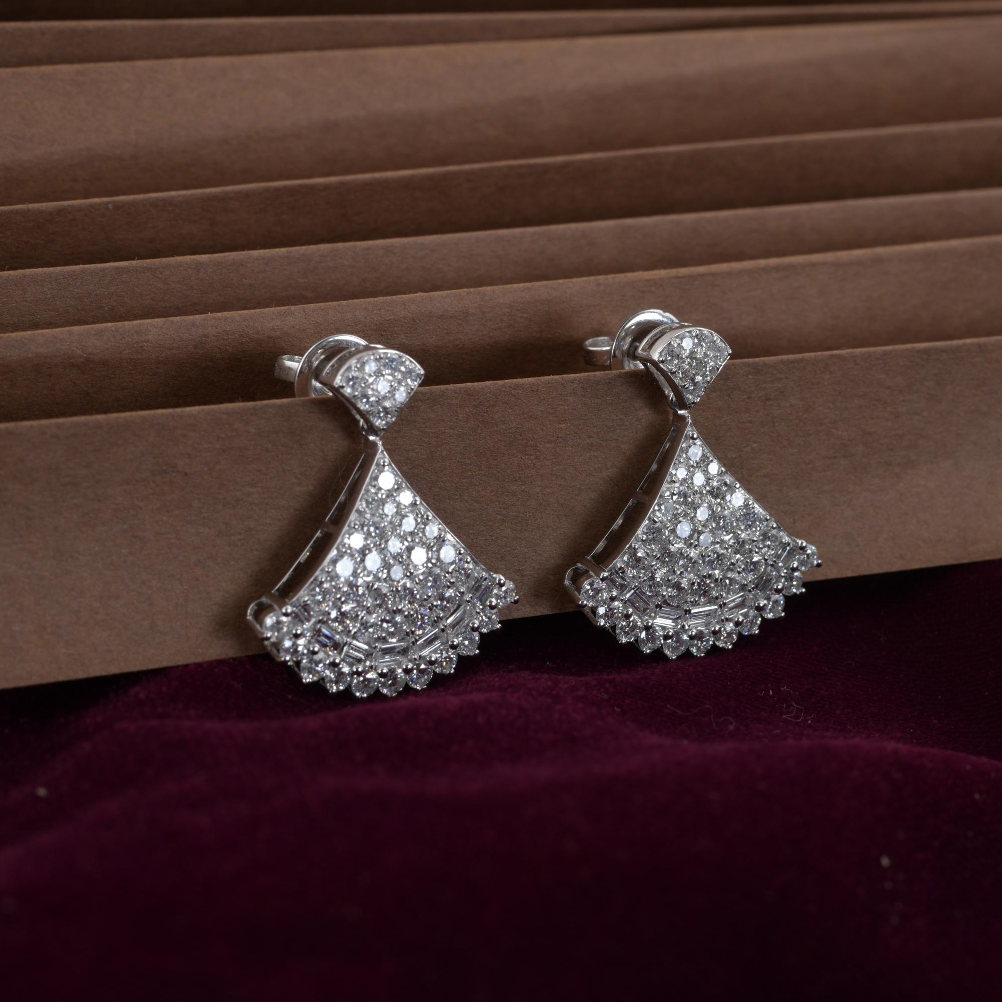 3.29 Carat SI Clarity HI Color Diamond Dangle Fine Earrings 14 Karat White Gold In New Condition For Sale In Diera, Dubai