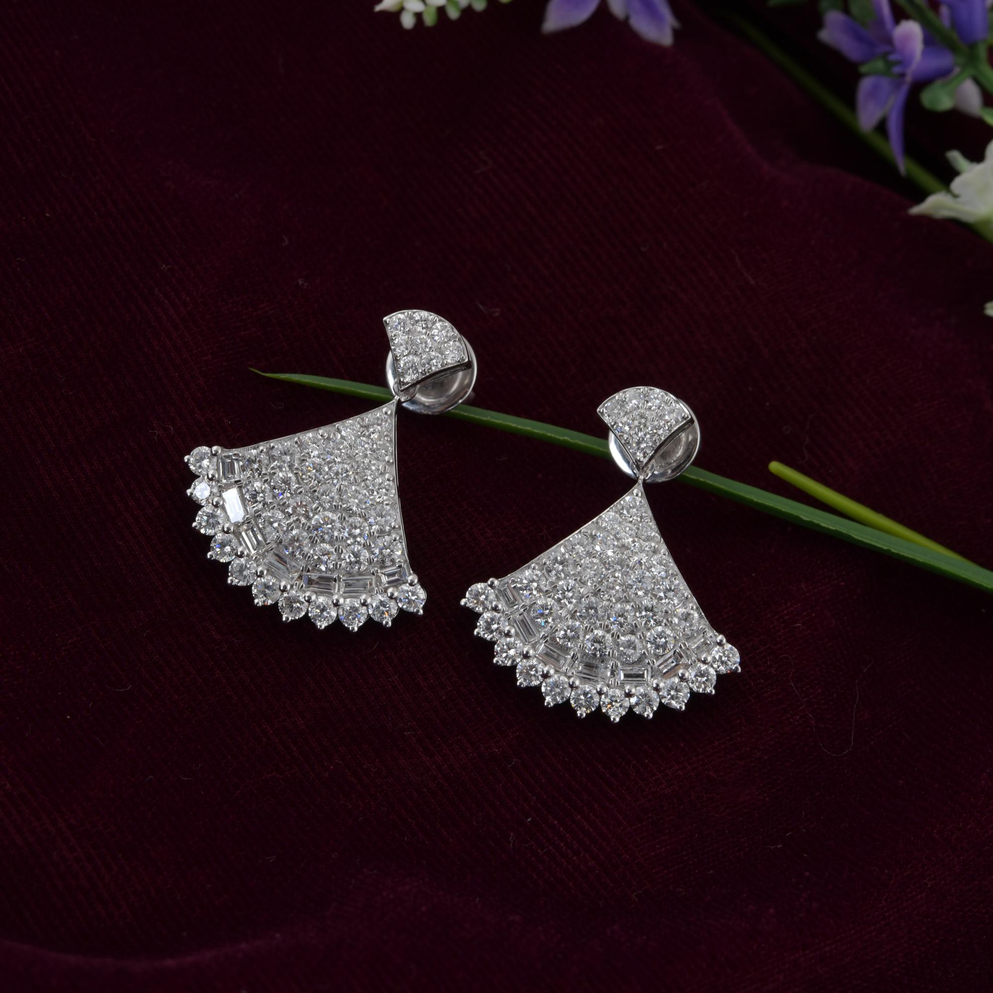 Modern 3.29 Carat SI Clarity HI Color Diamond Dangle Fine Earrings 18 Karat White Gold For Sale