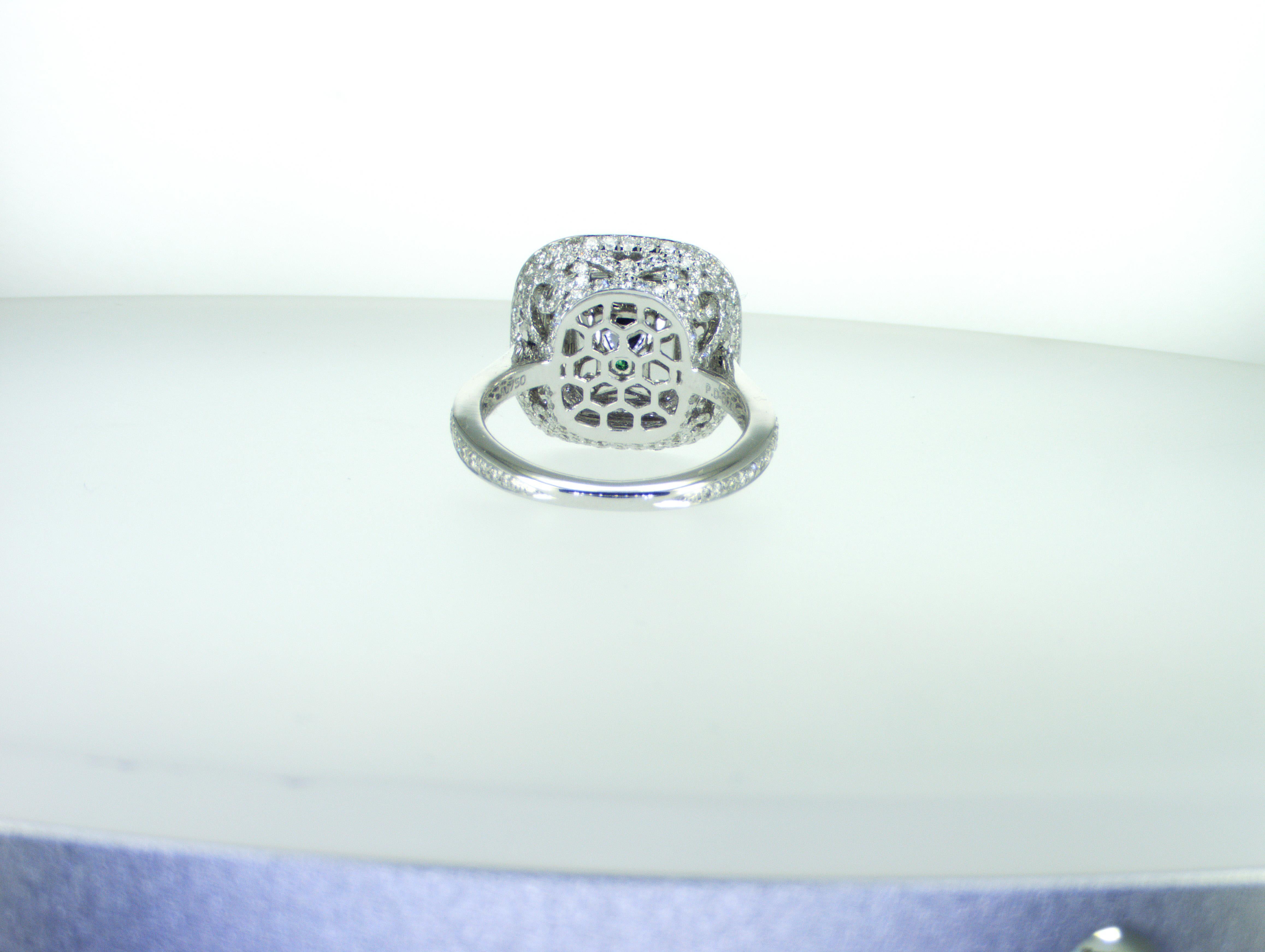 Women's 3.29 carats Rectangular Green Diamond Ring For Sale