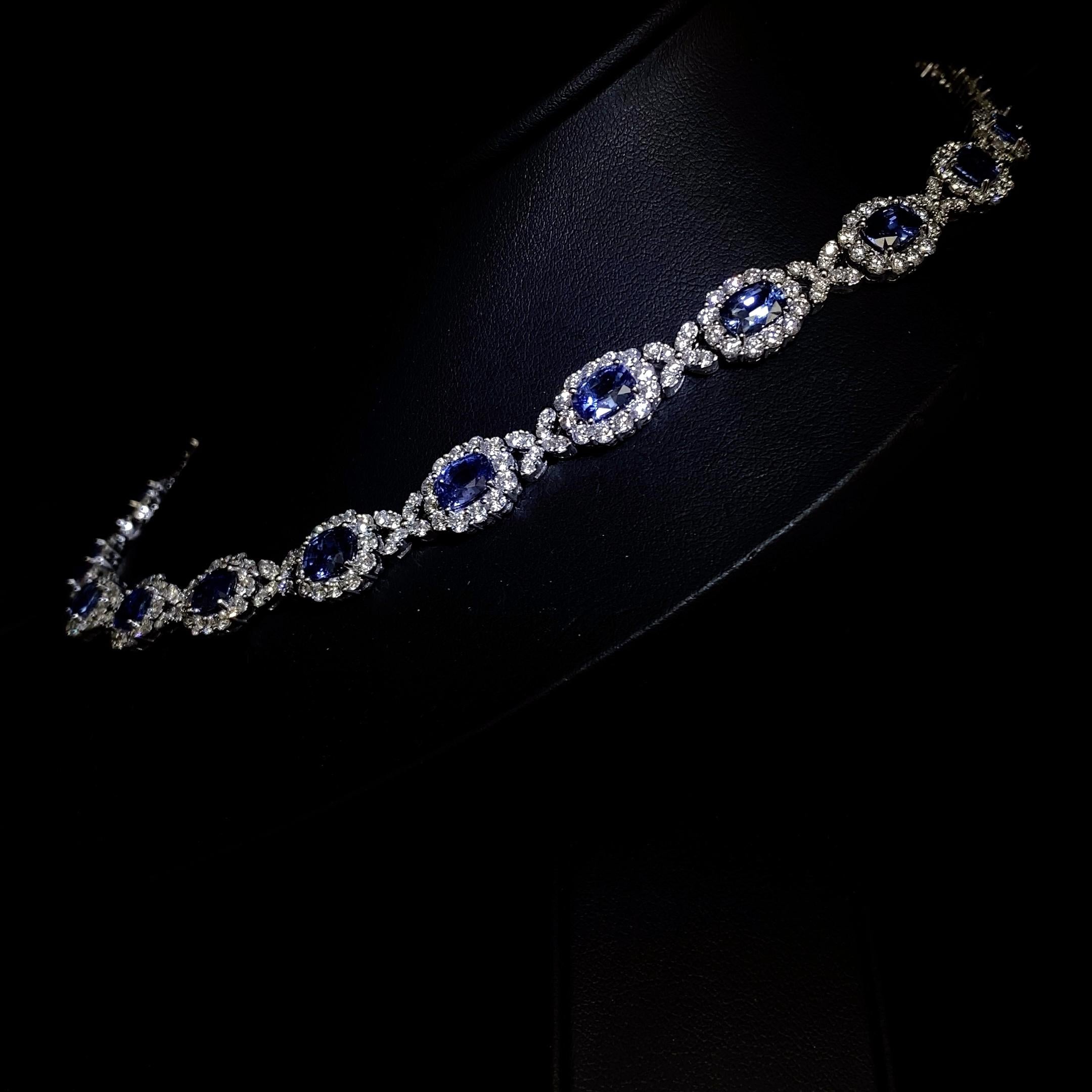 29.56 Carat Oval Cut Sapphire and Diamond Drop Necklace in 18K White Gold For Sale 1