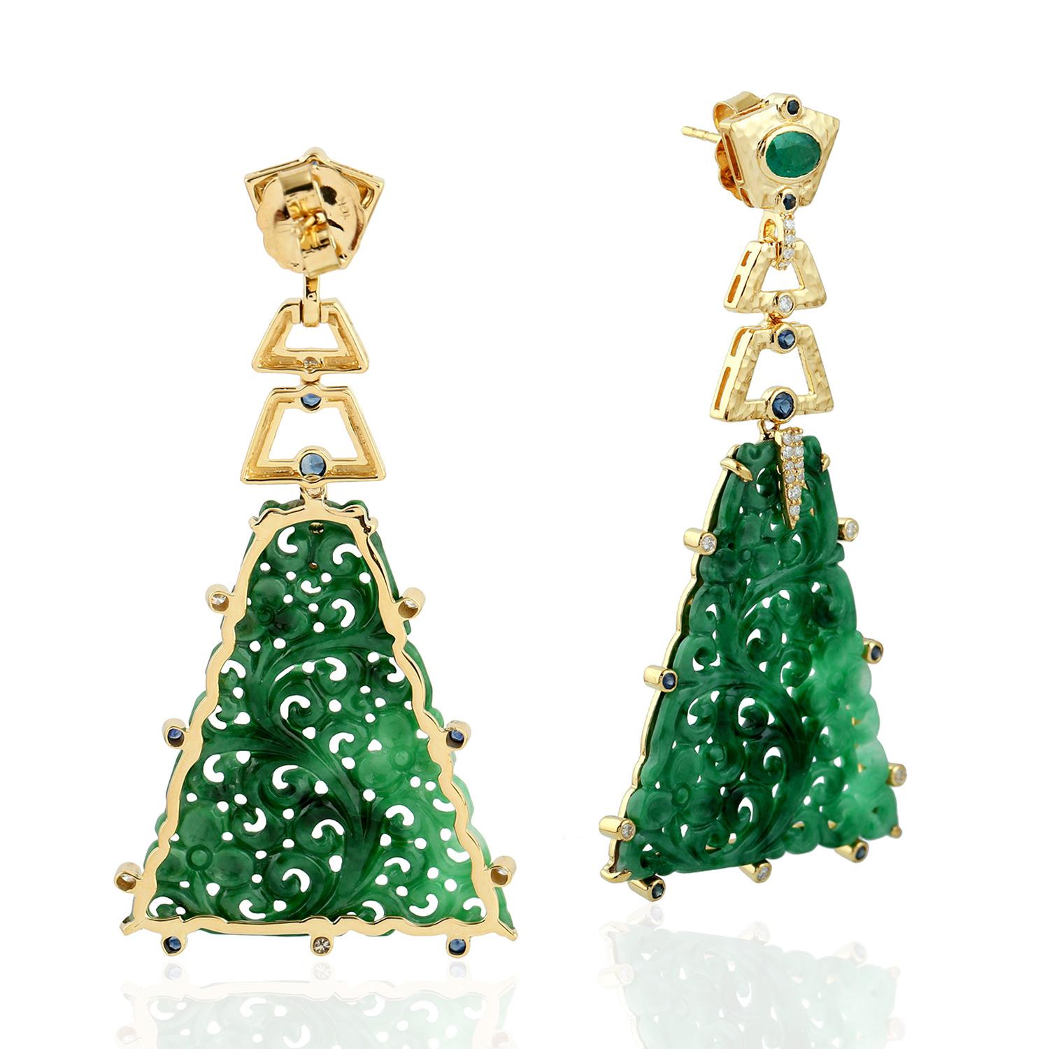 Contemporary 32.92ct Carved Jade Dangle Earrings With Emerald & Blue Sapphire In 18k Gold For Sale