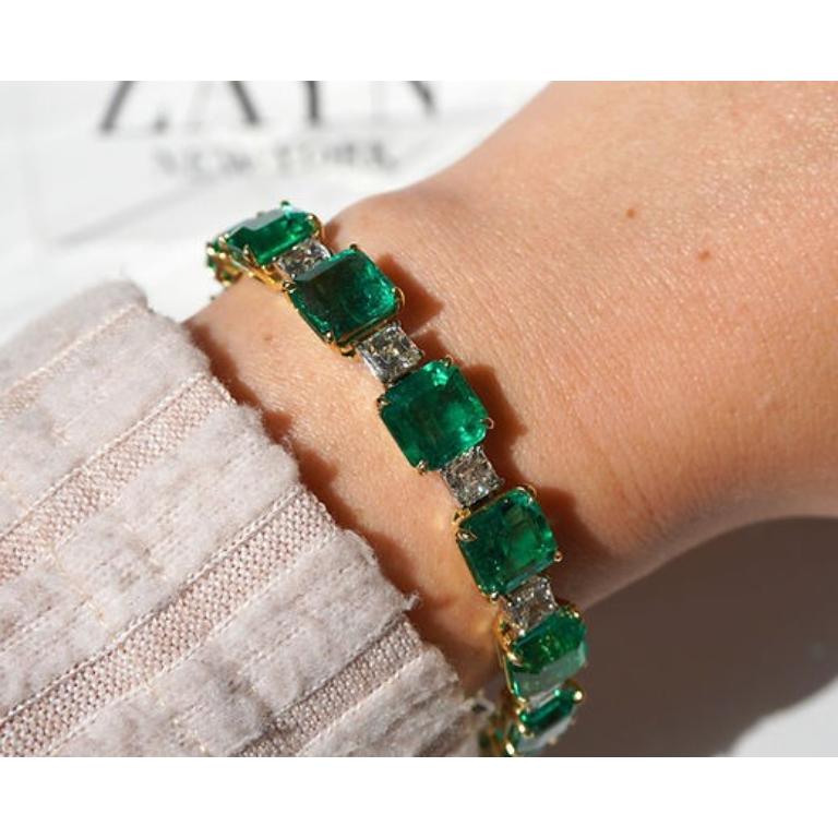32.95 Carat Square Emerald Bracelet In New Condition For Sale In New York, NY