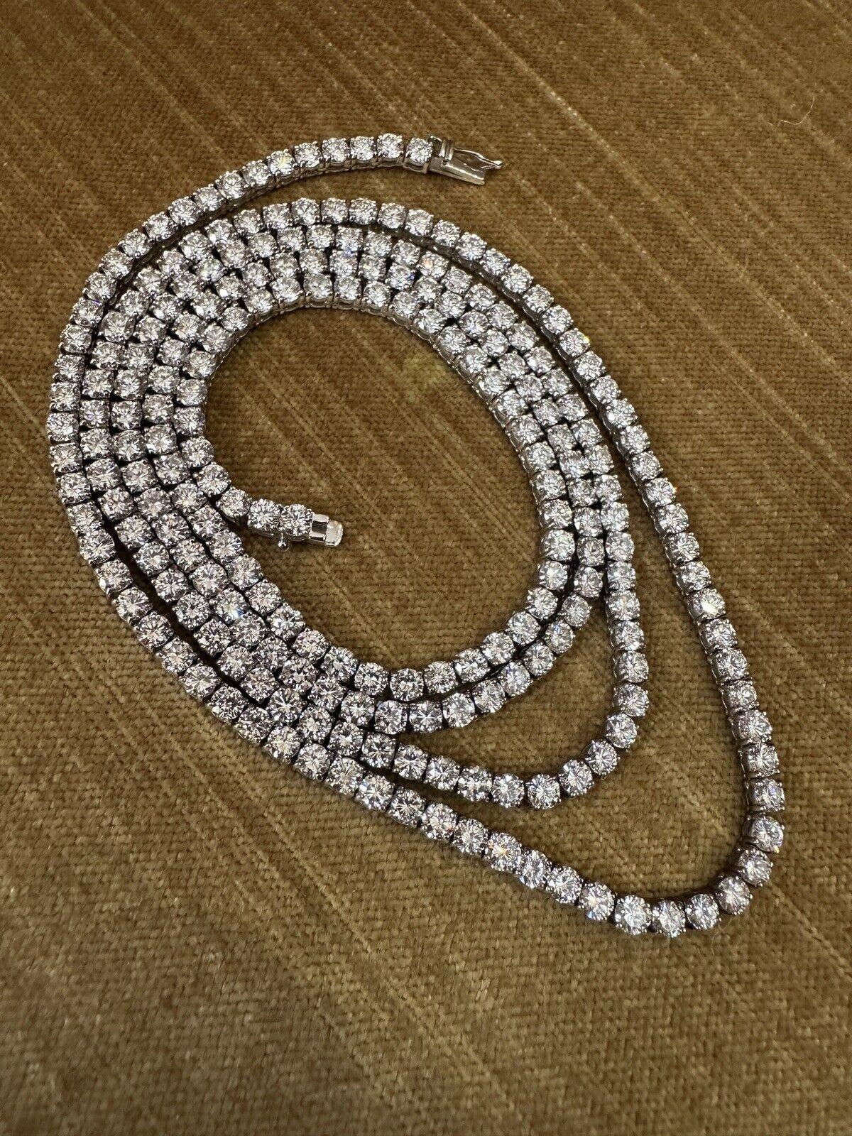 Long collier tennis long en or blanc 18 carats et diamants 32,96 carats en vente 1