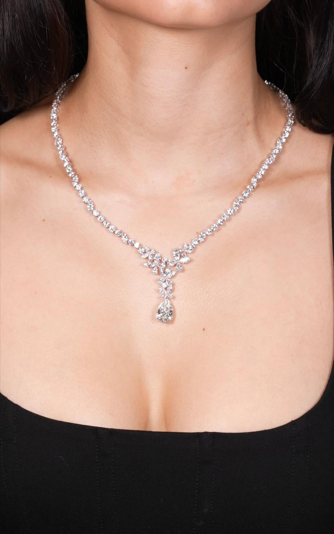 Women's 32.97ct Floral Diamond Necklace For Sale