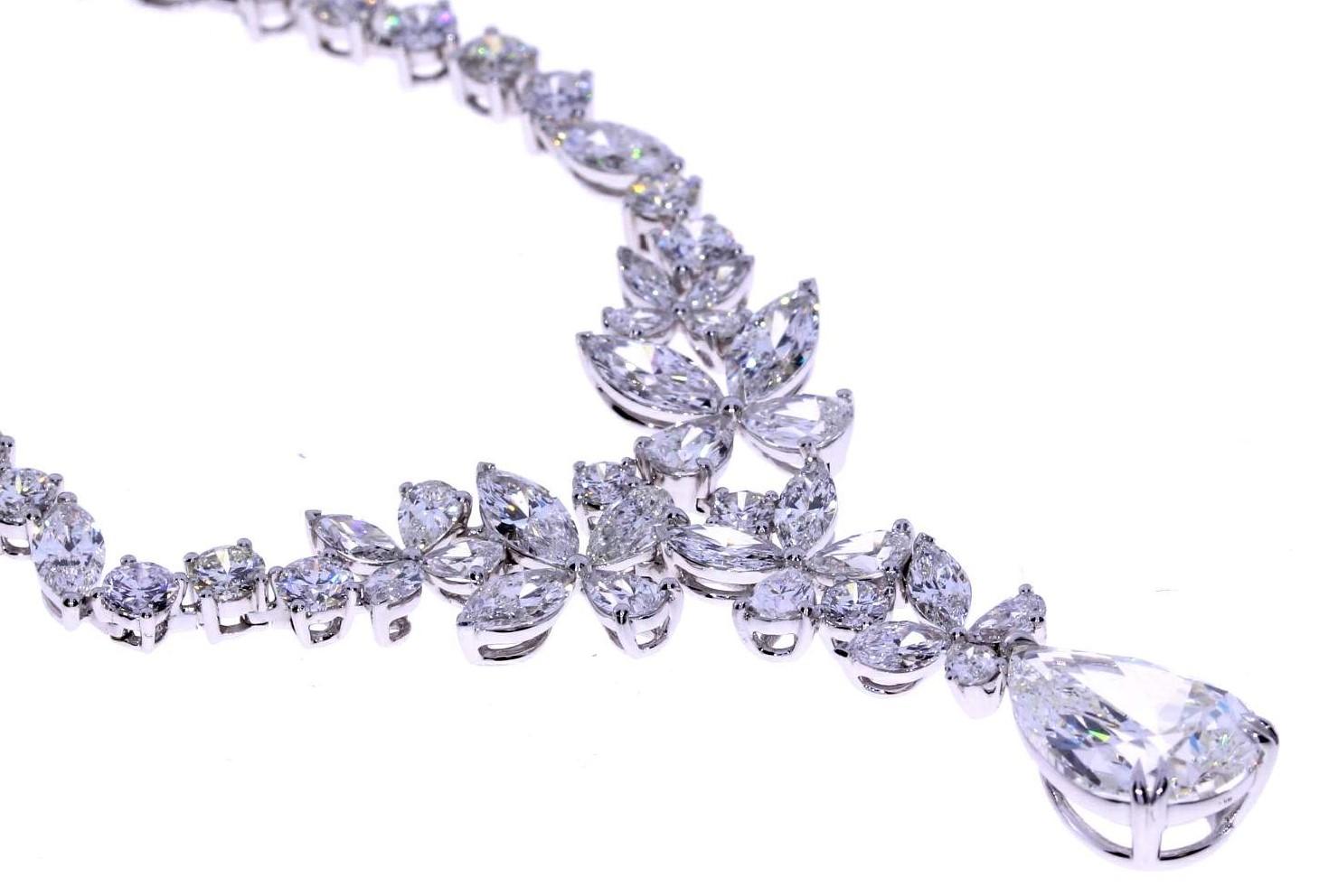 32.97ct Floral Diamond Necklace For Sale 1